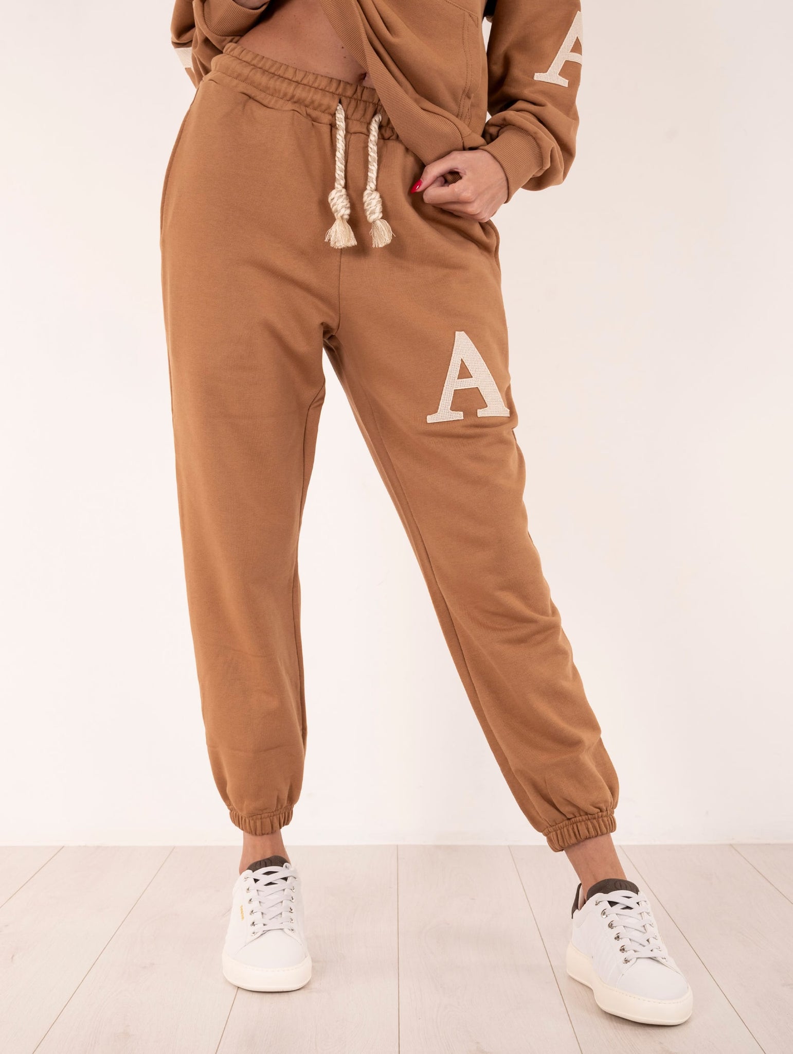 Pantalone Tuta Apxx Essentiel Al Ain in Cotone Cammello