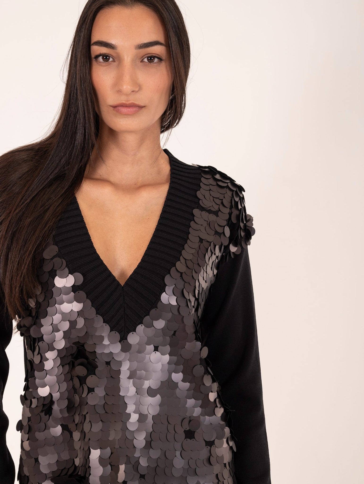 Maglia V Alpha Studio con Macro Paillettes Nera