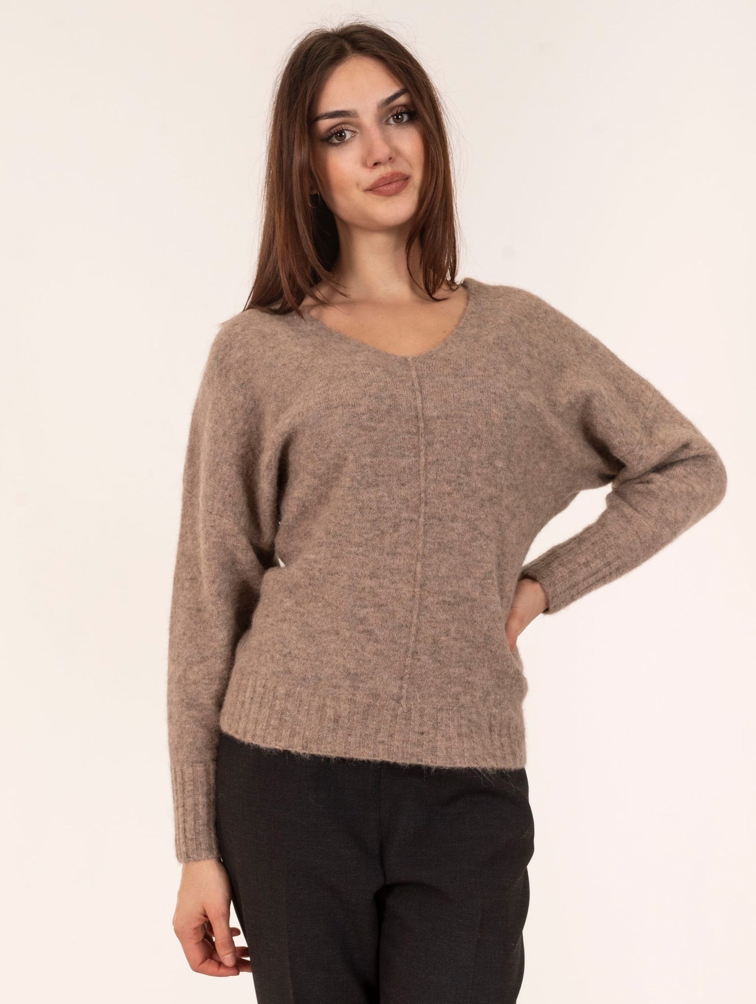 Maglia V Alpha Studio in Lana Baby Alpaca Taupe