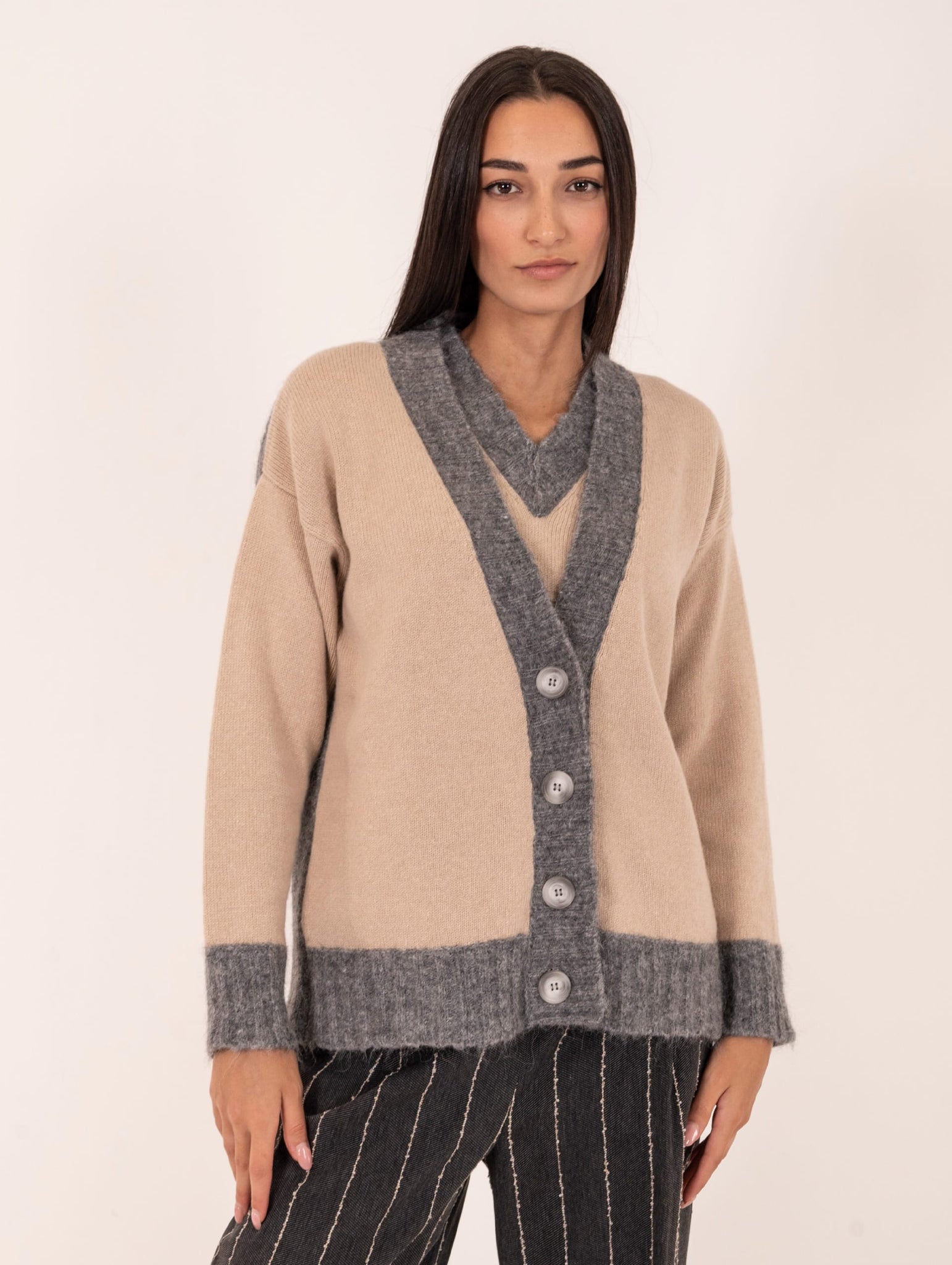 Cardigan Bicolor Alpha Studio in Lana e Alpaca Beige e Grigio