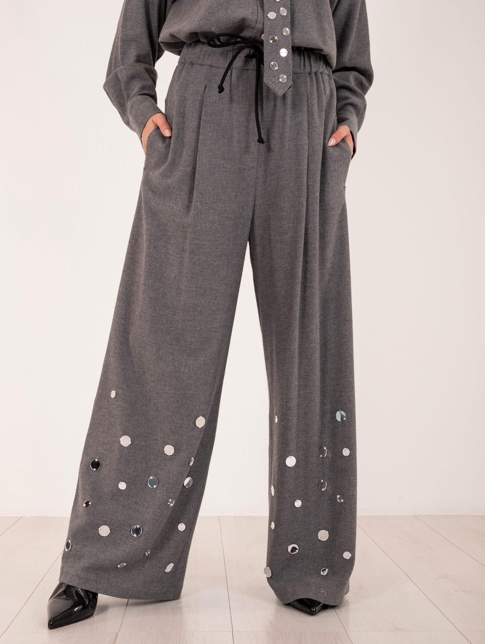 Pantalone Alysi con Maxi Paillettes in Flanella Leggera Grigia