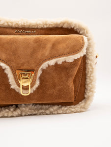 Mini Bag Coccinelle Beat in Camoscio ed Eco Shearling Cuoio