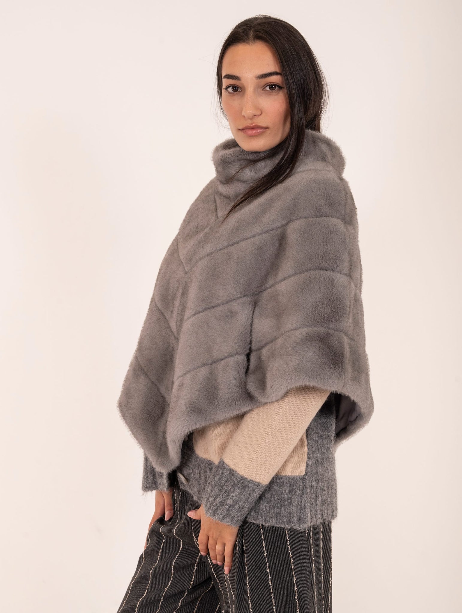 Poncho Eco Pelliccia Leon e Loulou Grigio