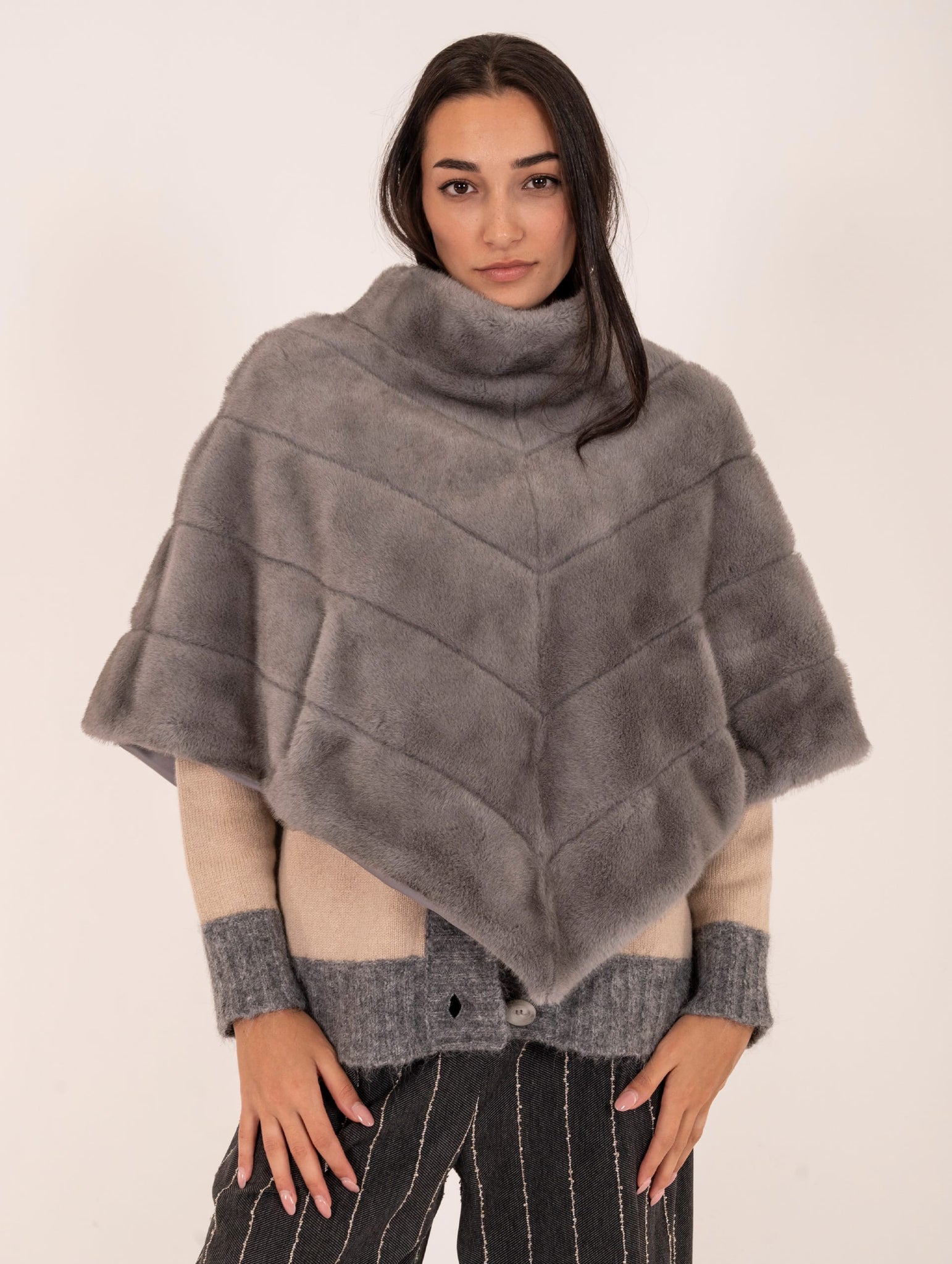 Poncho Eco Pelliccia Leon e Loulou Grigio