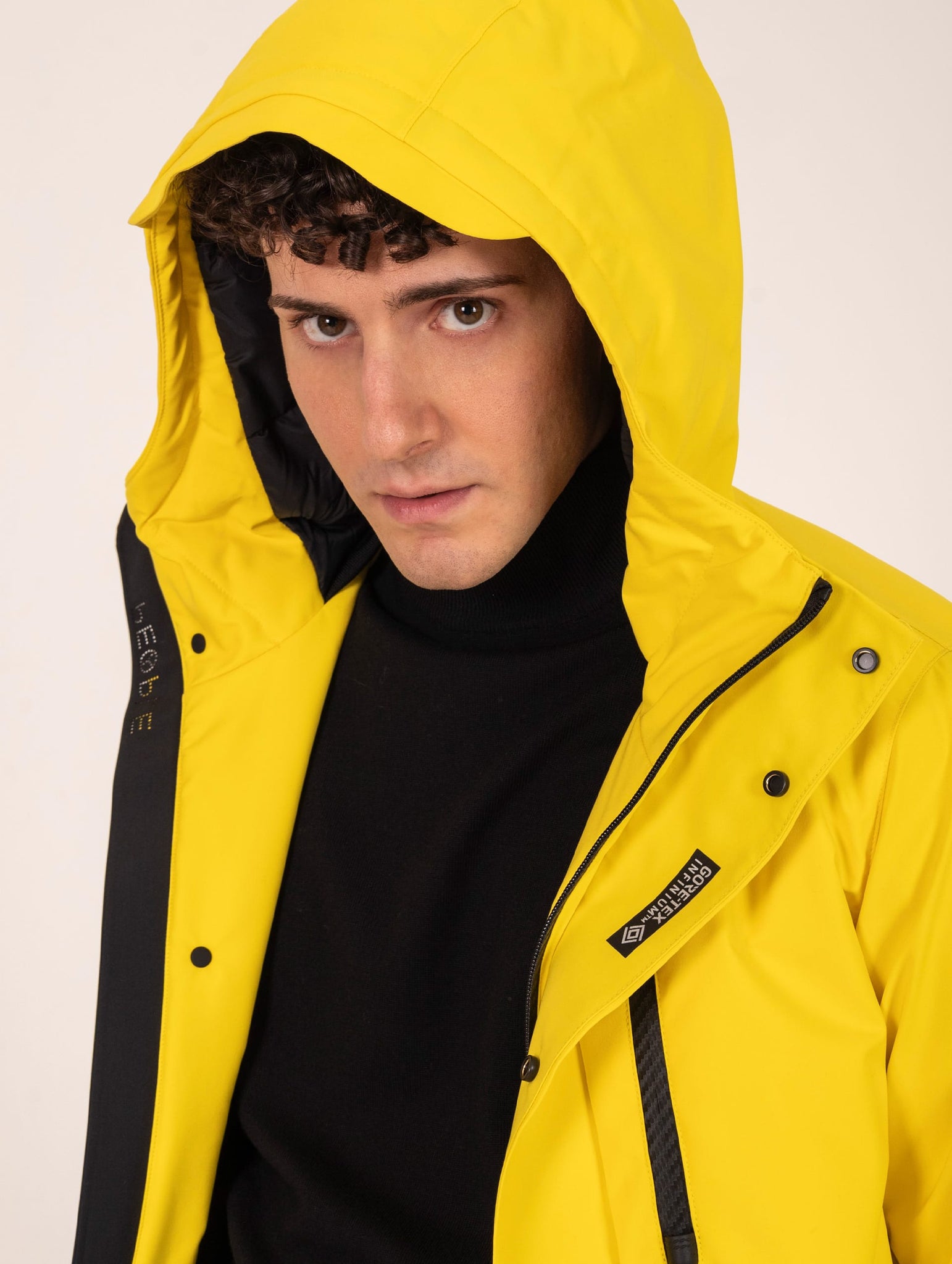 Giubbotto Akorest People of Shibuya con Cappuccio in Gore-Tex Giallo