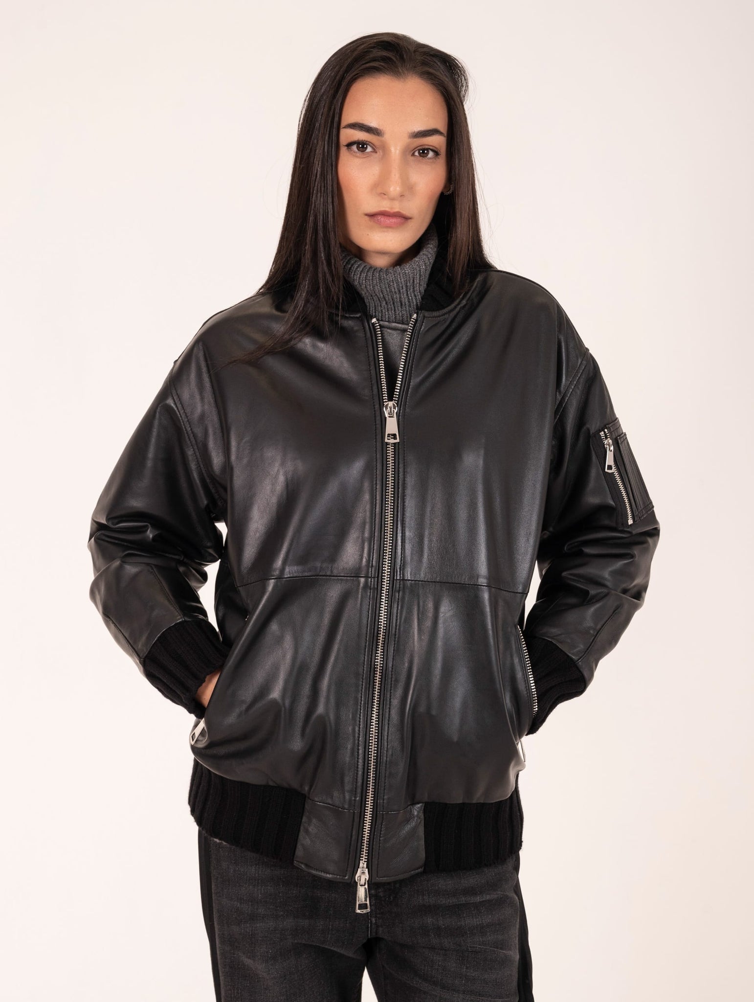 Bomber Over The Jackie Leathers in Pelle Plongee Nero