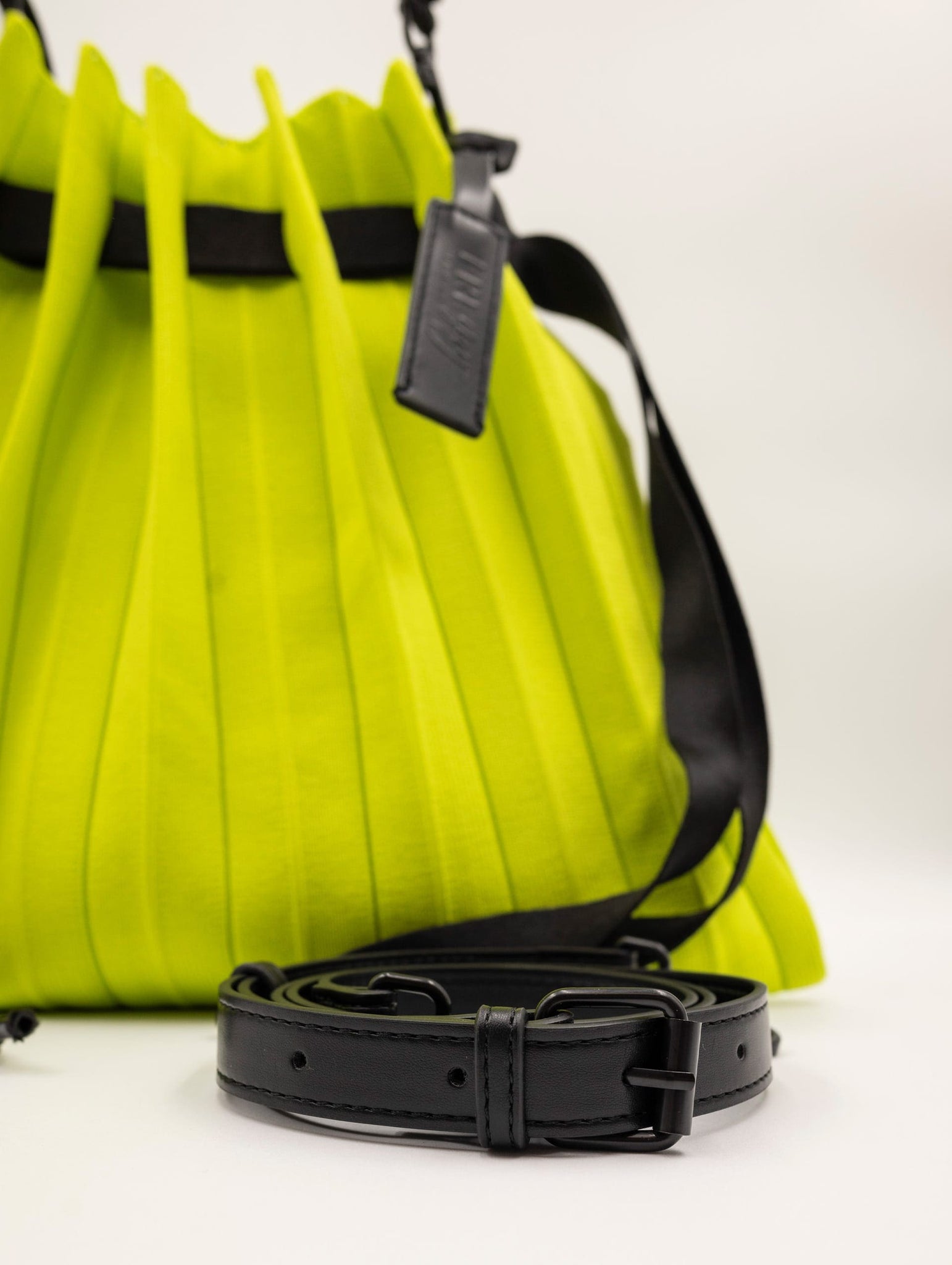 Borsa a Secchiello Fri-Yay in Maglia Plissè Lime