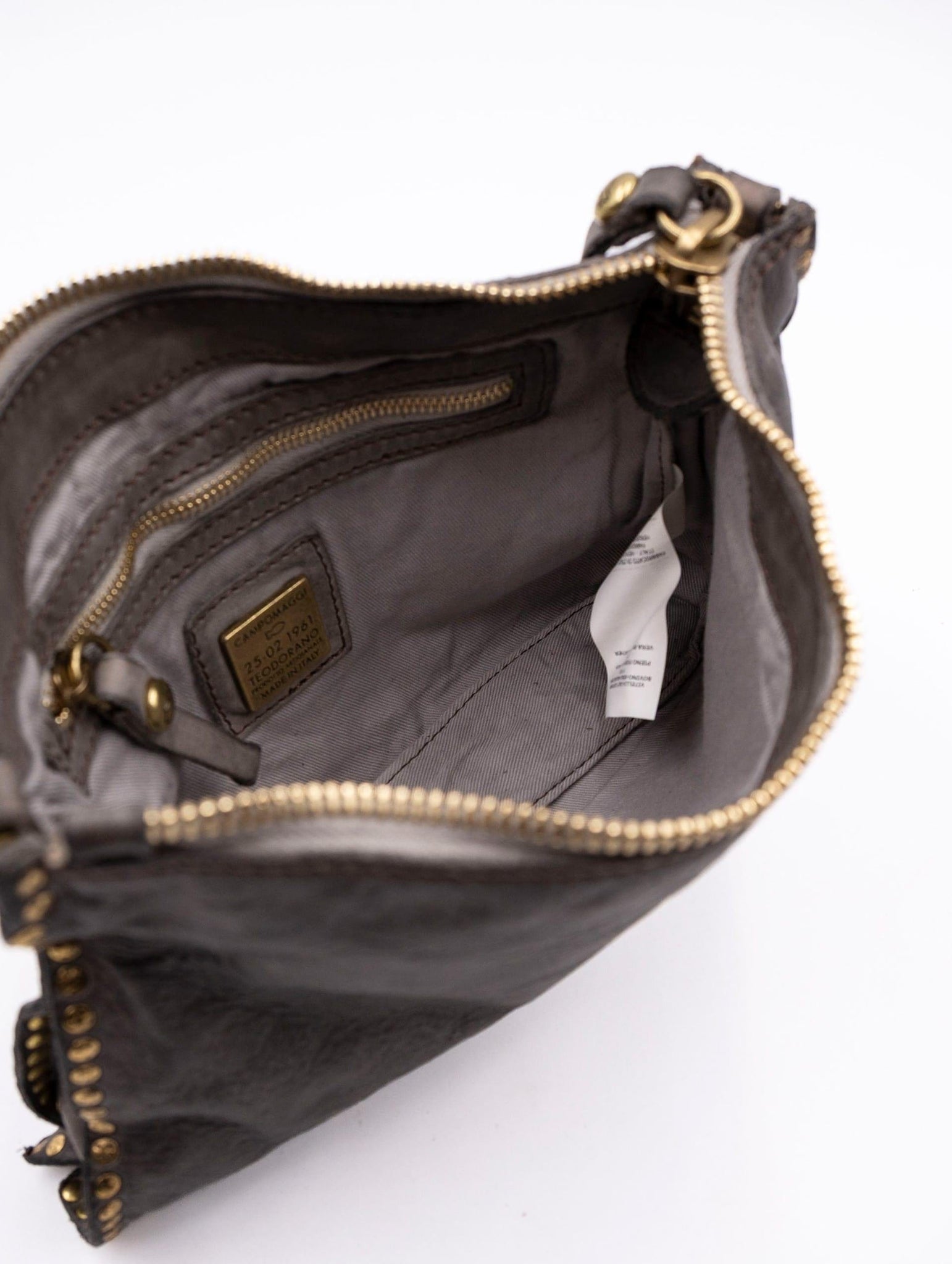 Borsa Eva Campomaggi con Borchie in Pelle Cemento