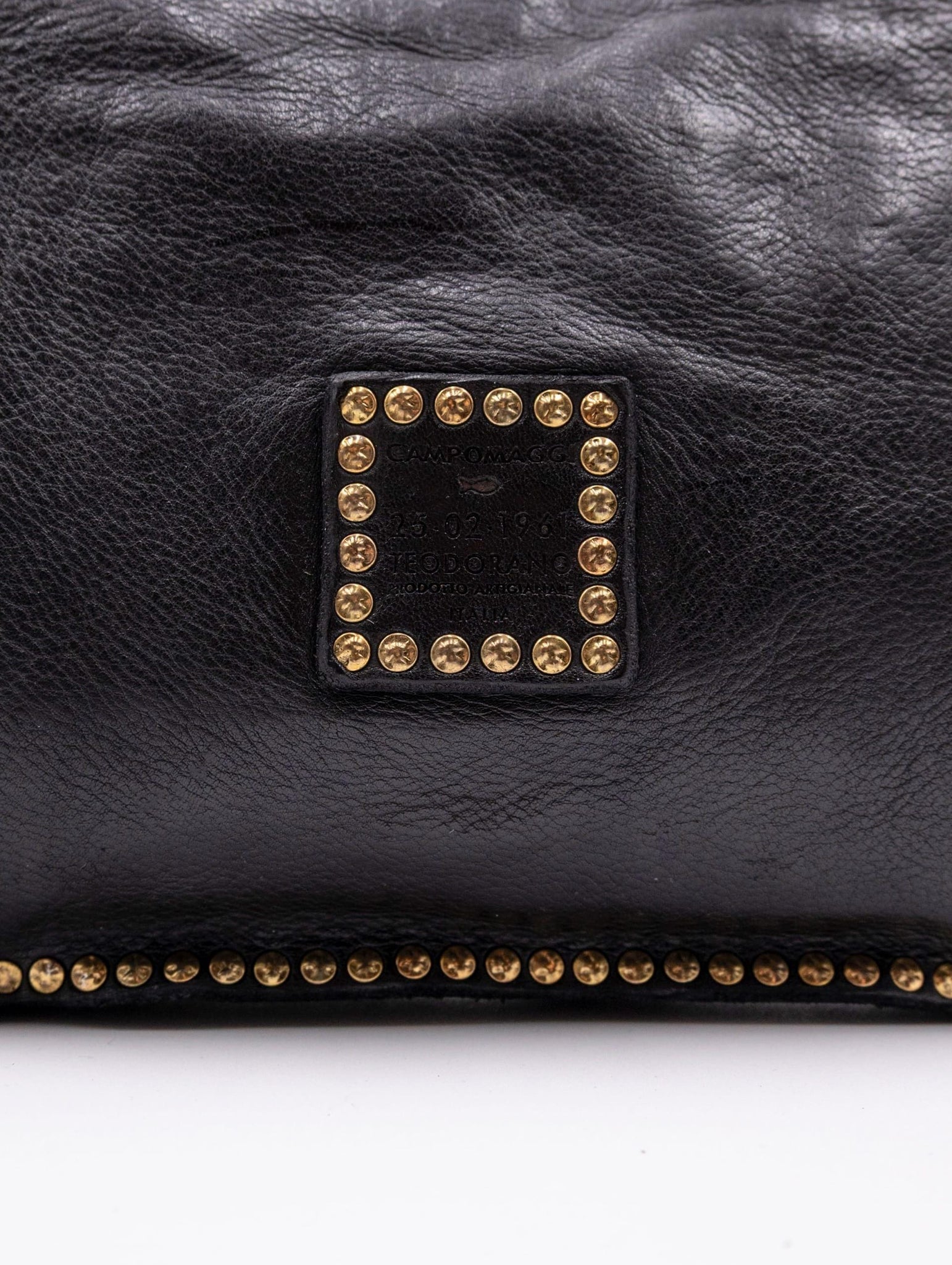 Borsa Eva Campomaggi con Borchie in Pelle Nera