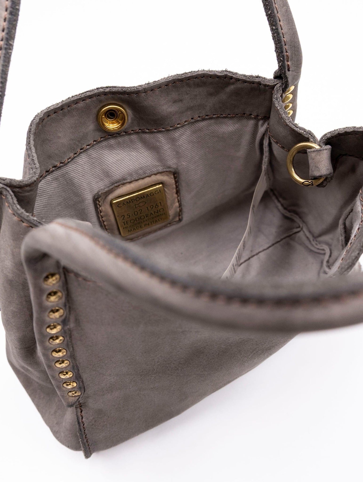 Borsa Kura Campomaggi con Borchie in Pelle Cemento