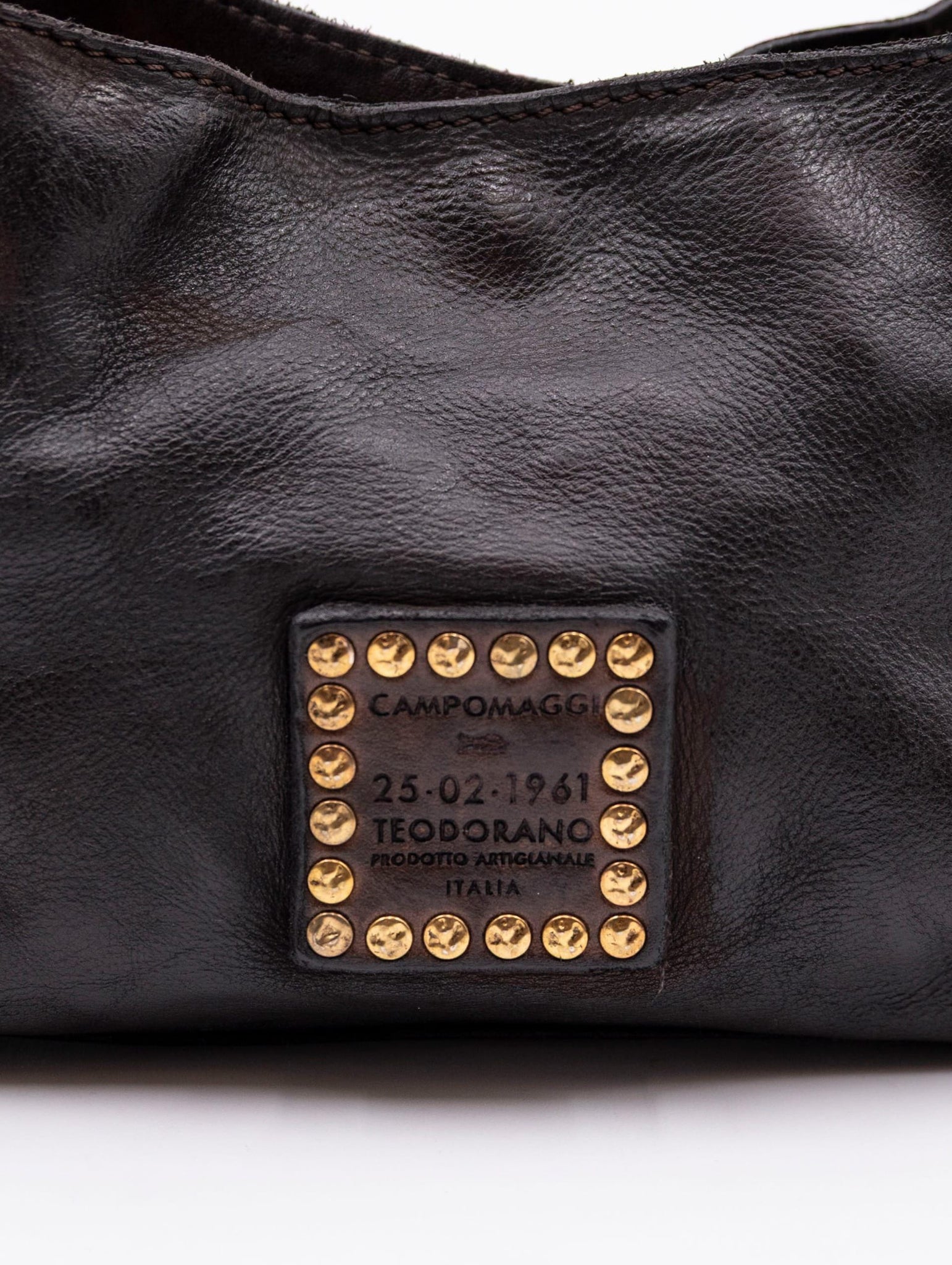 Borsa Kura Campomaggi con Borchie in Pelle Testa di Moro