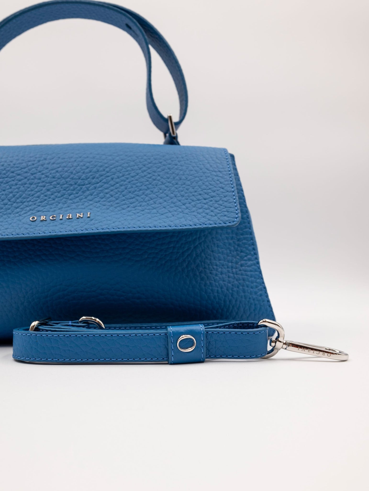 Borsa Orciani Sveva Longuette Soft in Pelle Martellata Blu Elettrico