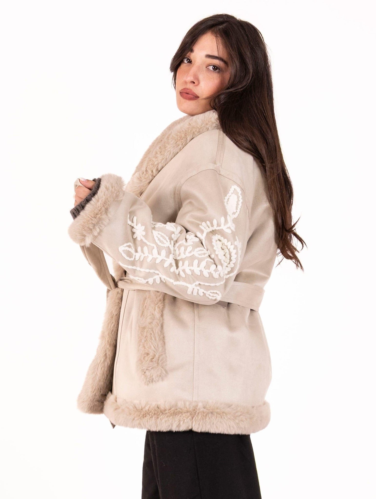 Ecomontone Violanti con Ricamo Beige e Bianco