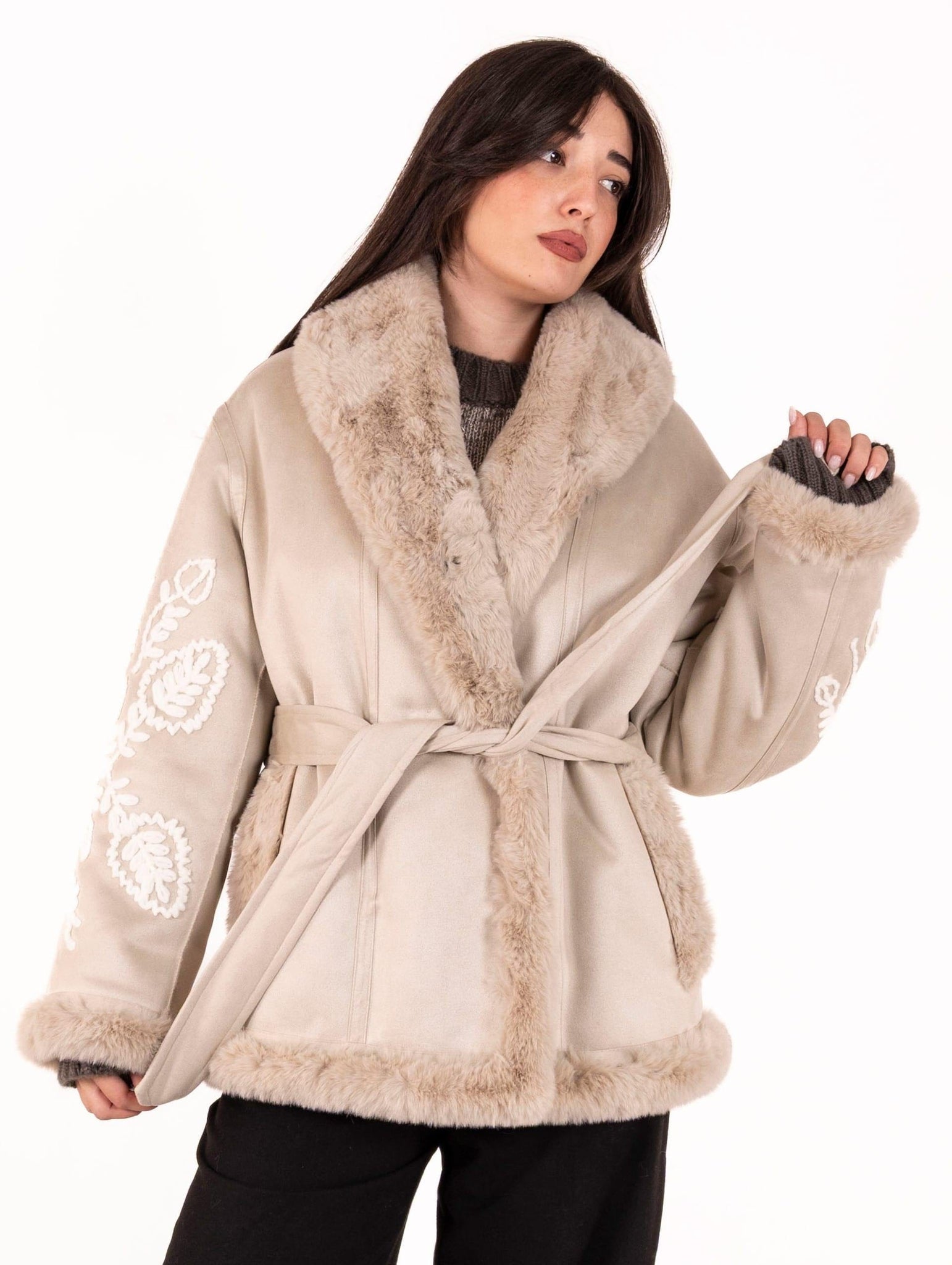 Ecomontone Violanti con Ricamo Beige e Bianco