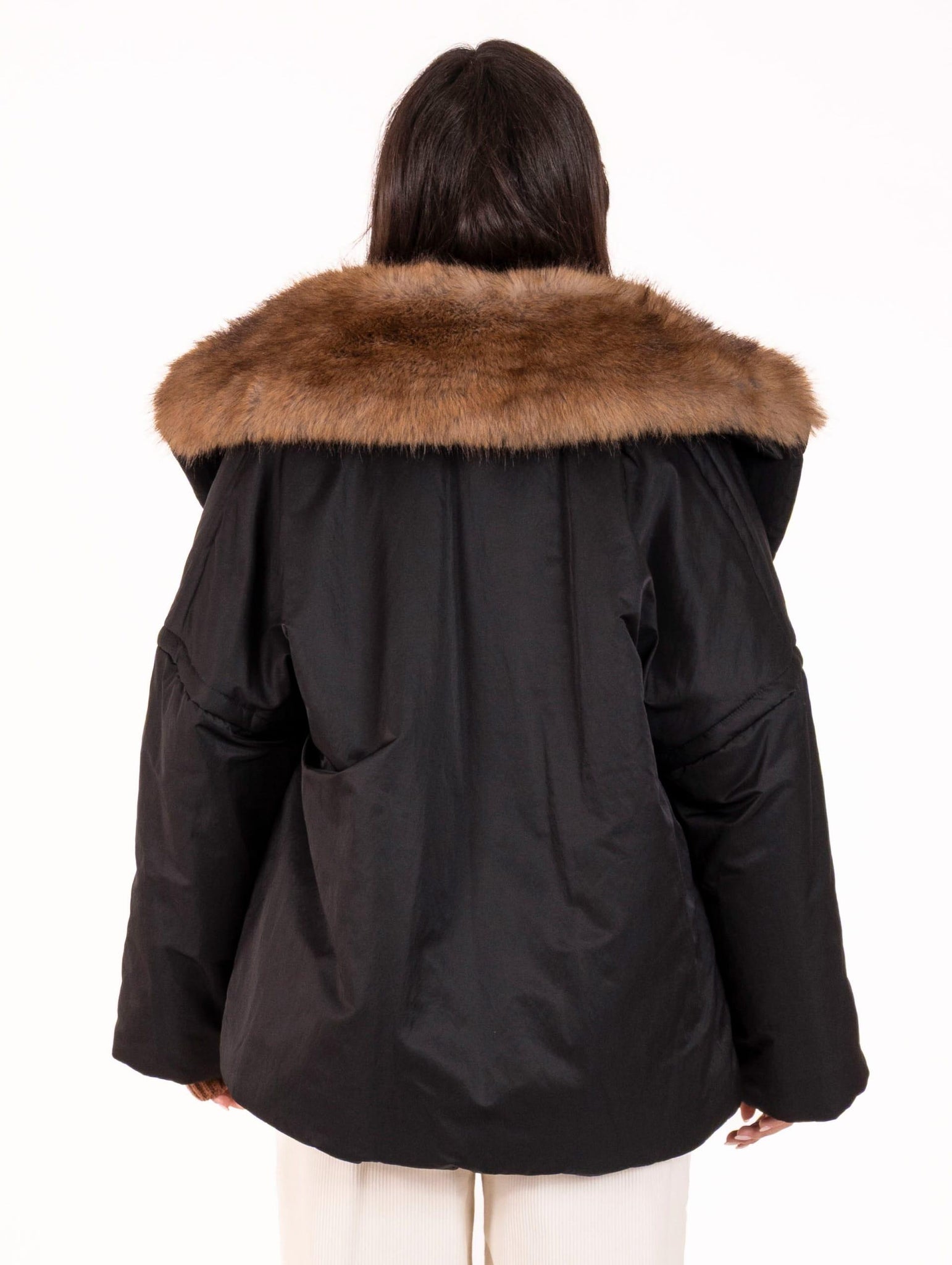 Mantella Violanti con Collo in Ecopelliccia in Raso Nero VO4536057602 Violanti