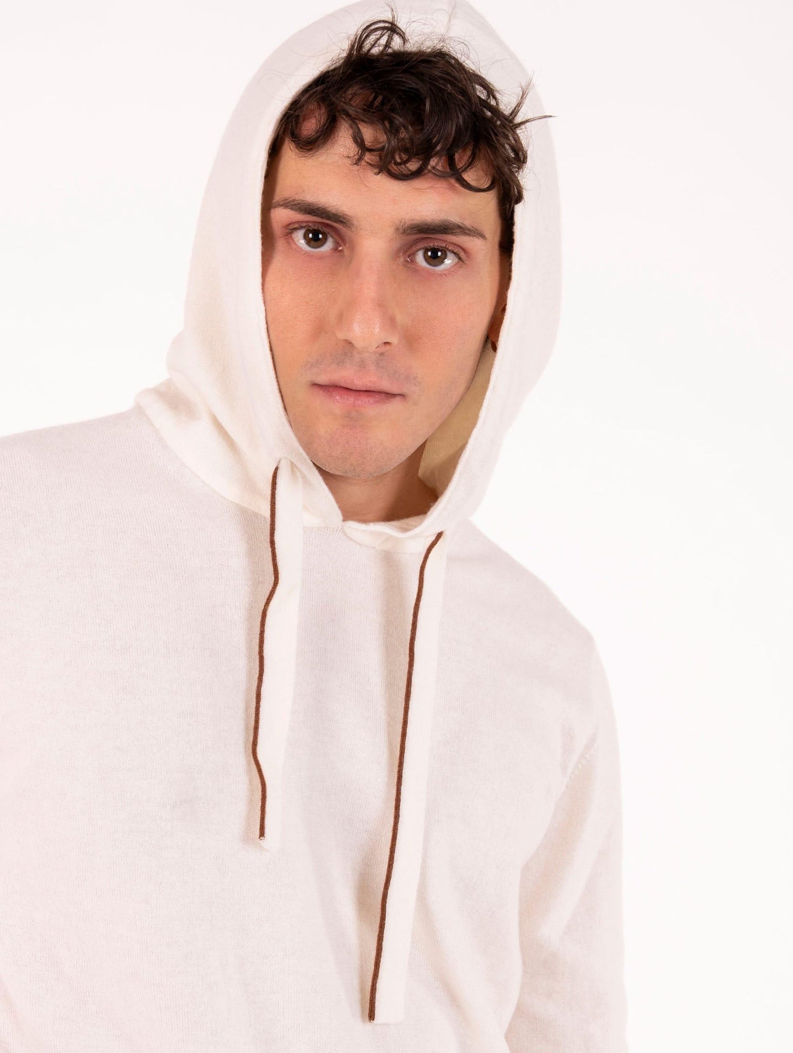 Maglia Alpha Studio con Cappuccio in Lana Geelong Latte AU-3111C1003 Alpha Studio