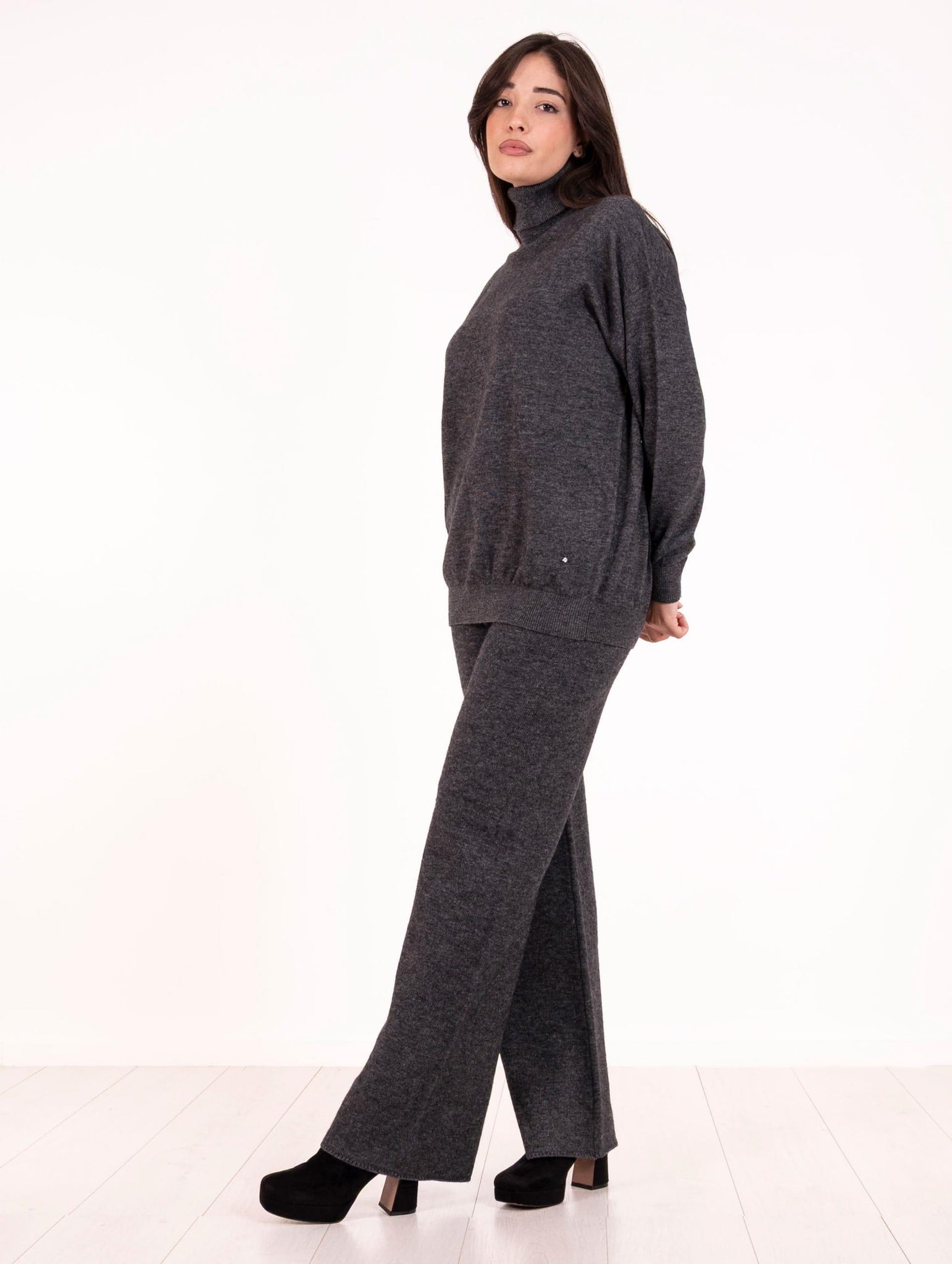 Completo White Wise Maxi Dolcevita e Pantalone in Cachemire Antracite WW20144_C1664 White Wise