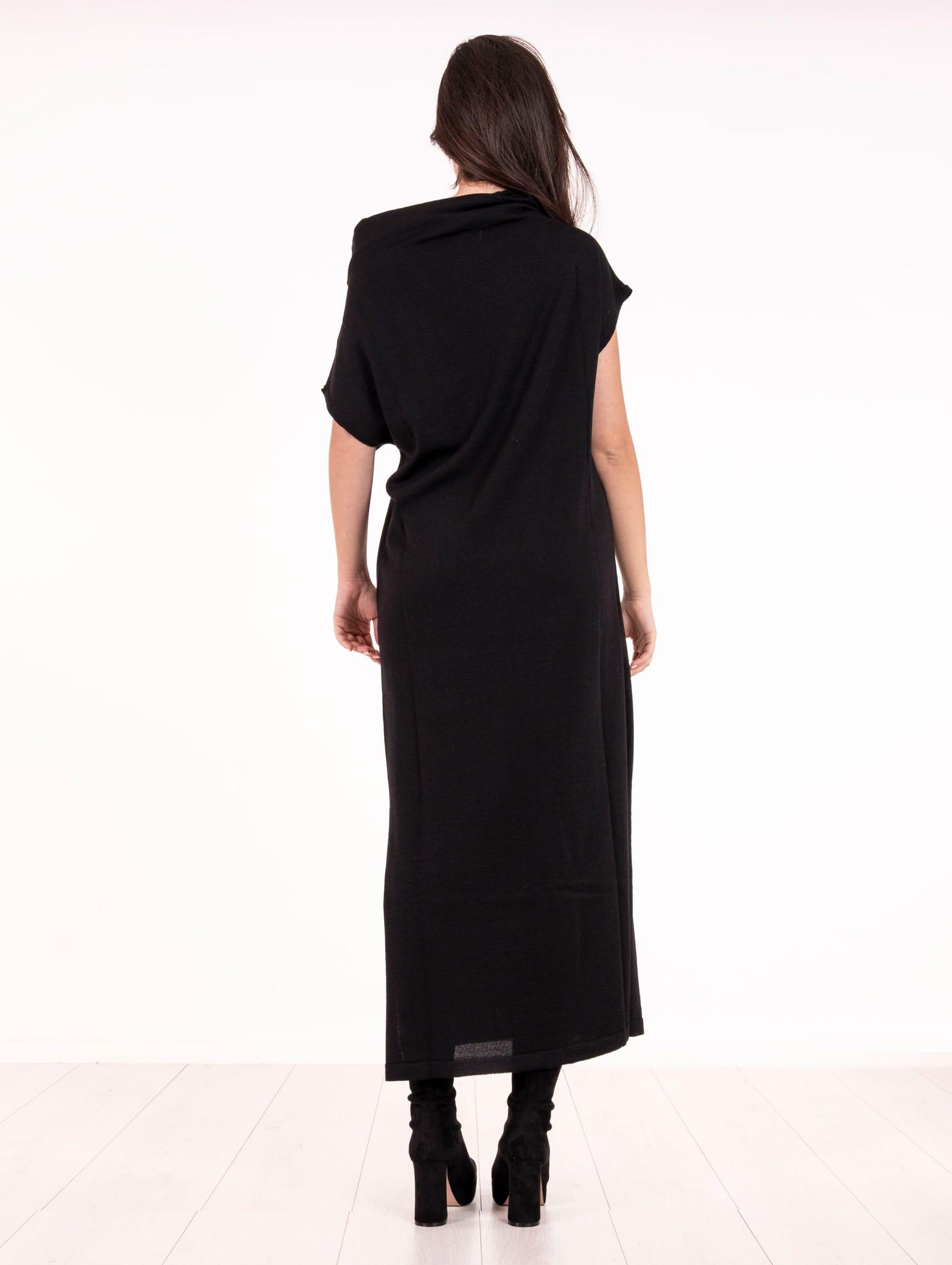 Abito Alpha Studio in Lana Merinos Extrafine Nero AD-4023O2002 Alpha Studio