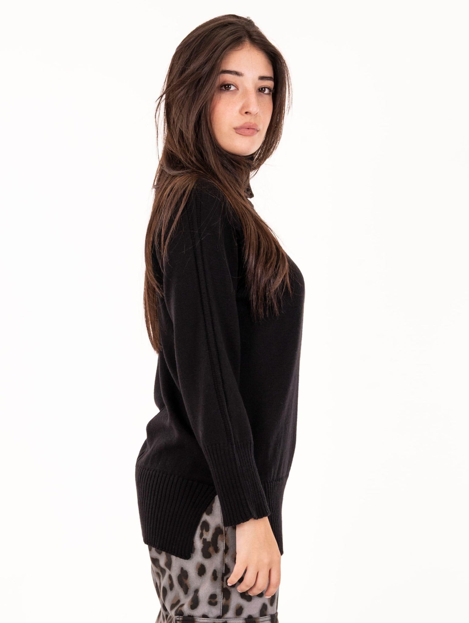 Dolcevita Alpha Studio con Spacchi in Pura Lana Merinos Nera AD-4082G2002 Alpha Studio