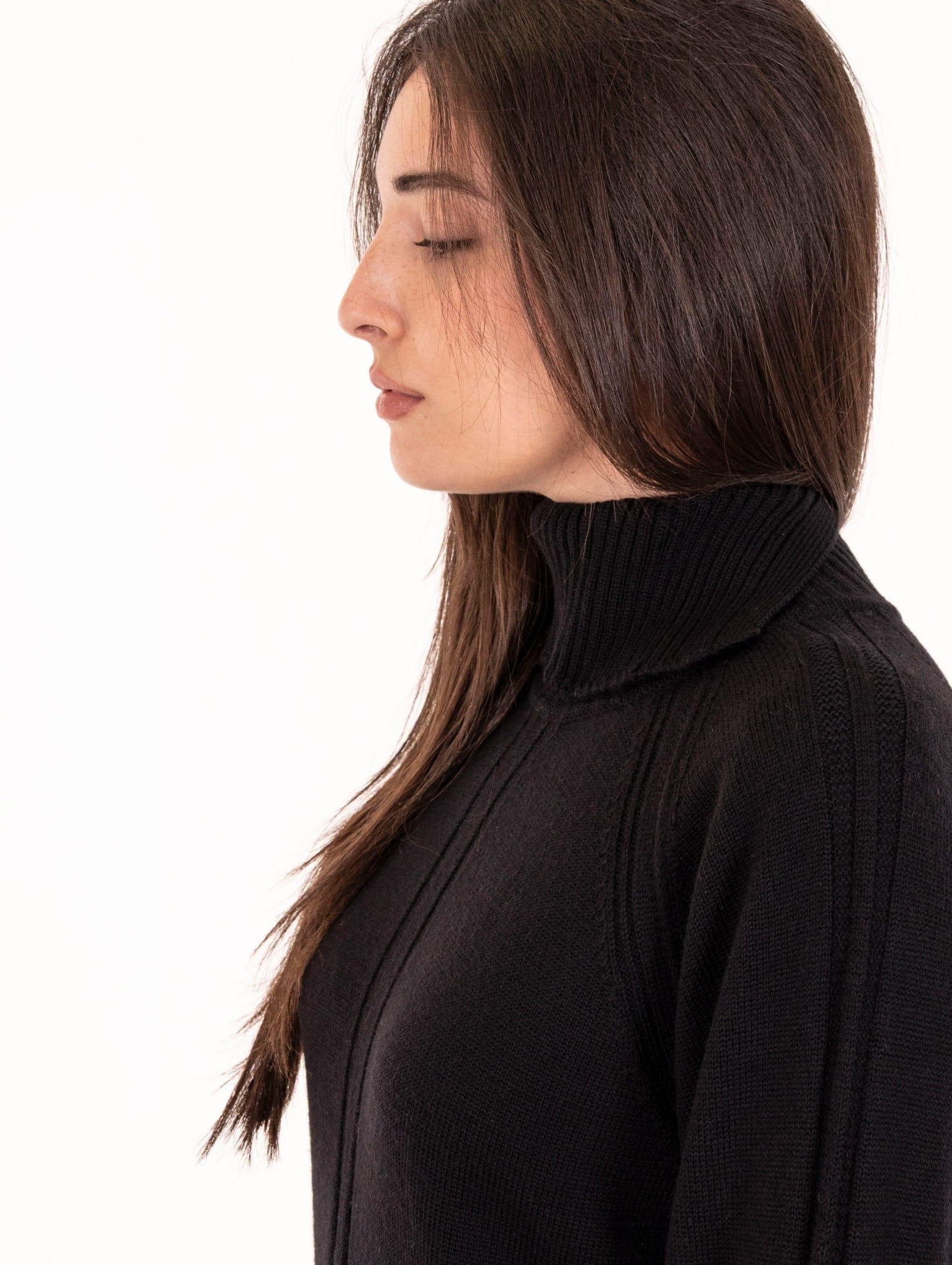 Dolcevita Alpha Studio con Spacchi in Pura Lana Merinos Nera AD-4082G2002 Alpha Studio