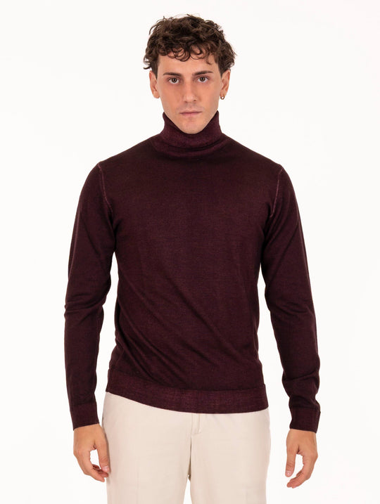 Rollkragenpullover Four Stroke aus extrafeiner Merinowolle in Weinrot