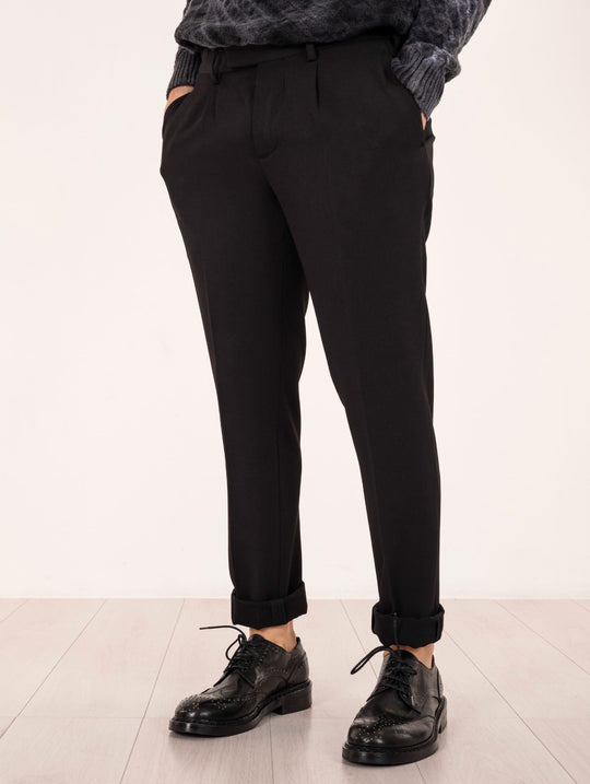 Pantalone Devorè aus technischem Stoff in Schwarz