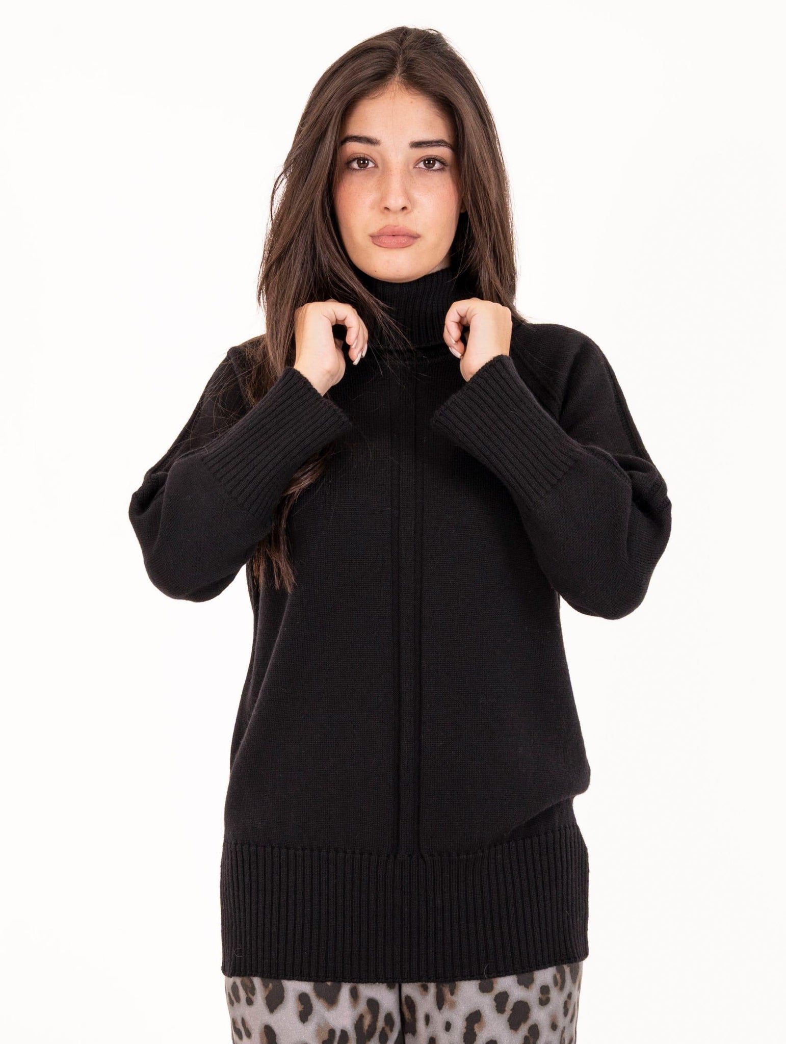 Dolcevita Alpha Studio con Spacchi in Pura Lana Merinos Nera AD-4082G2002 Alpha Studio