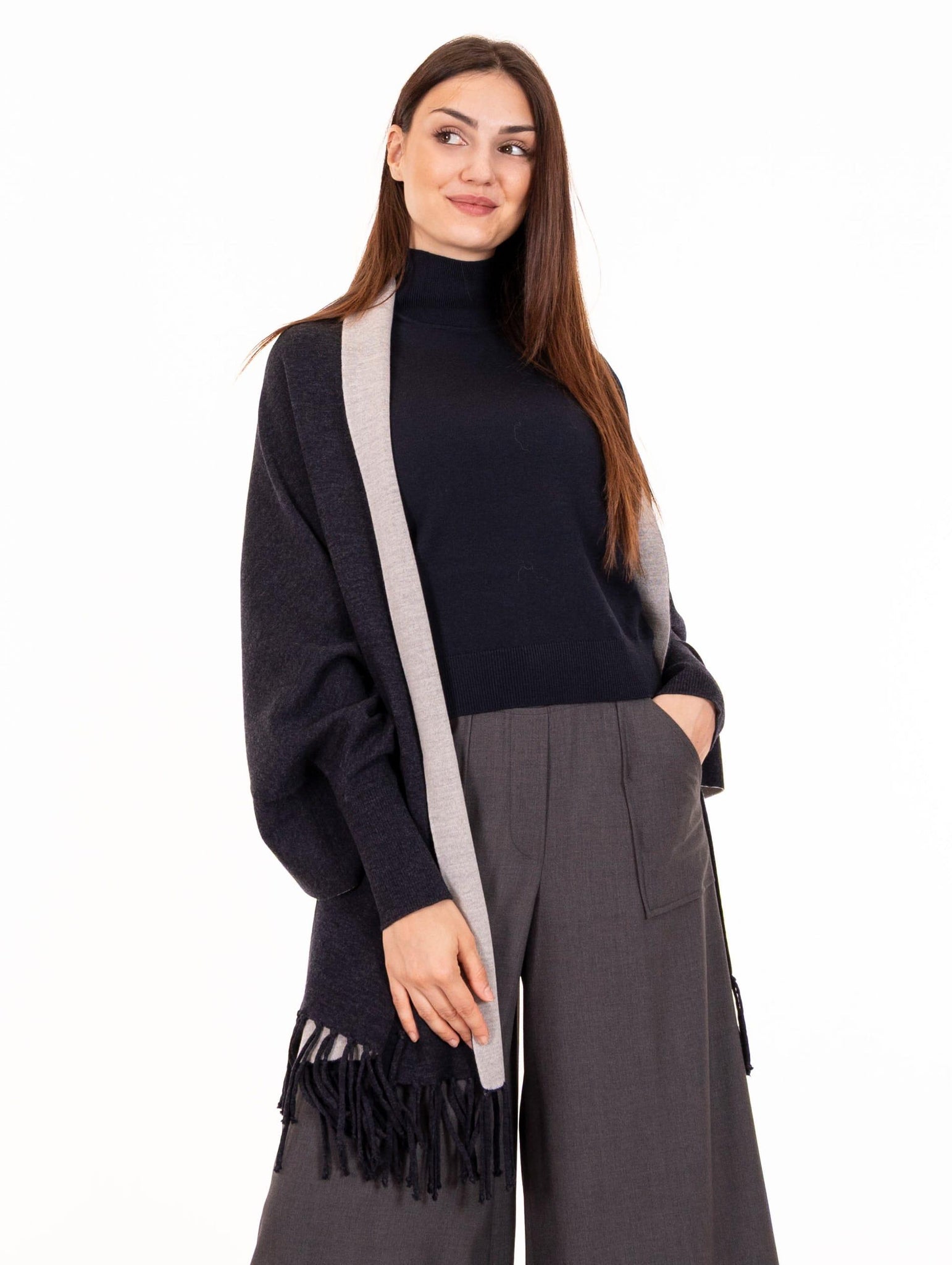 Mantella Alpha Studio con Frange in Pura Lana Antracite AD-4050S2004 Alpha Studio