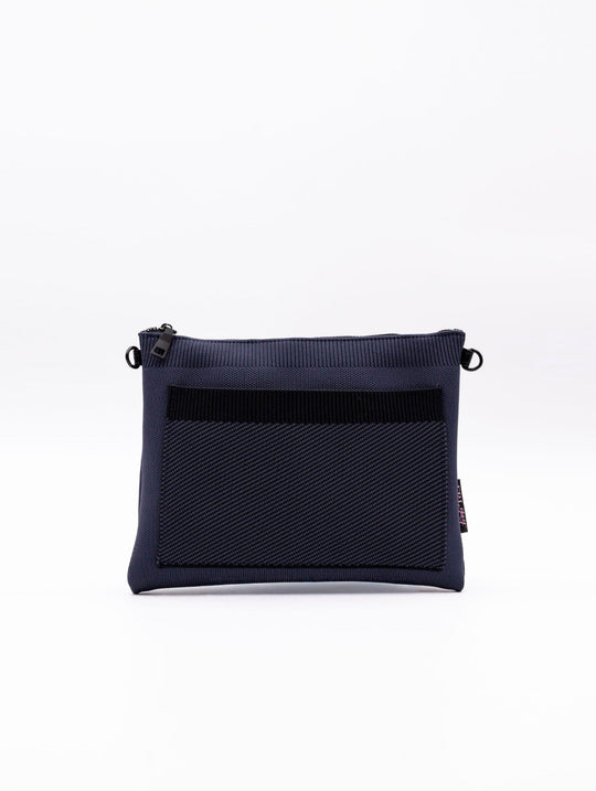Clutch Fri-yay in Blau und Schwarz gestrickt