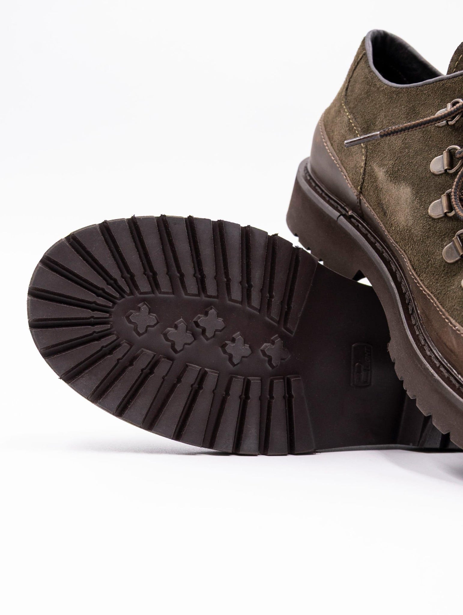 Stringata Merano Low Kjore Project in Suede Oliva MERANOSMELLOLIVE Kjore Project