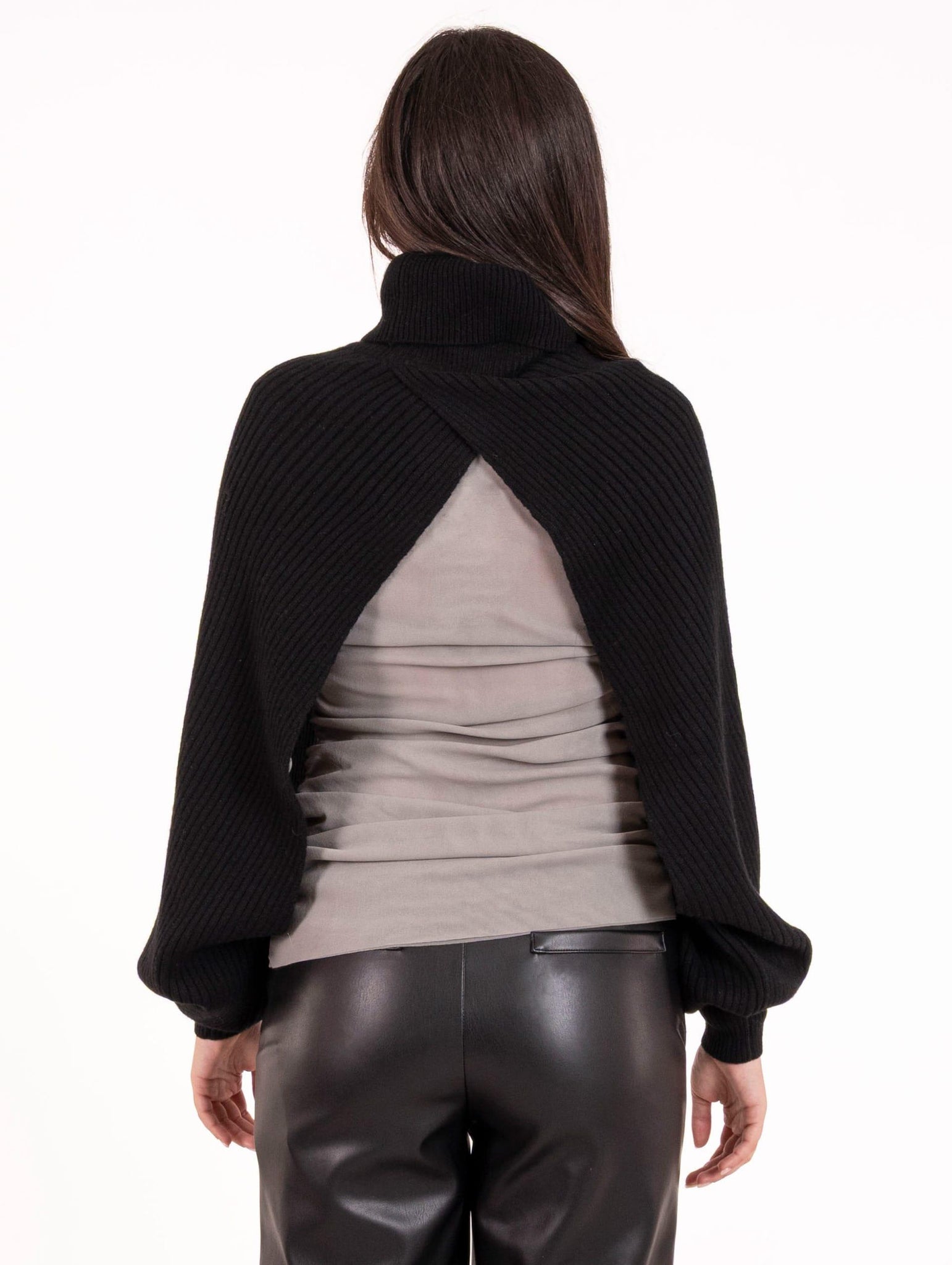 Coprispalle Alpha Studio in Cashmere Nero AD-4322G2002 Alpha Studio