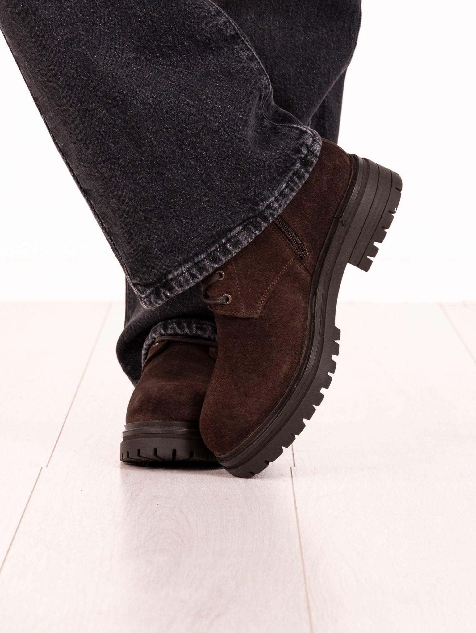 Anfibio Indira Emanuelle Vee in Suede Marrone Scuro 452M-808-12-ZQDARKBROWN Emanuelle Vee