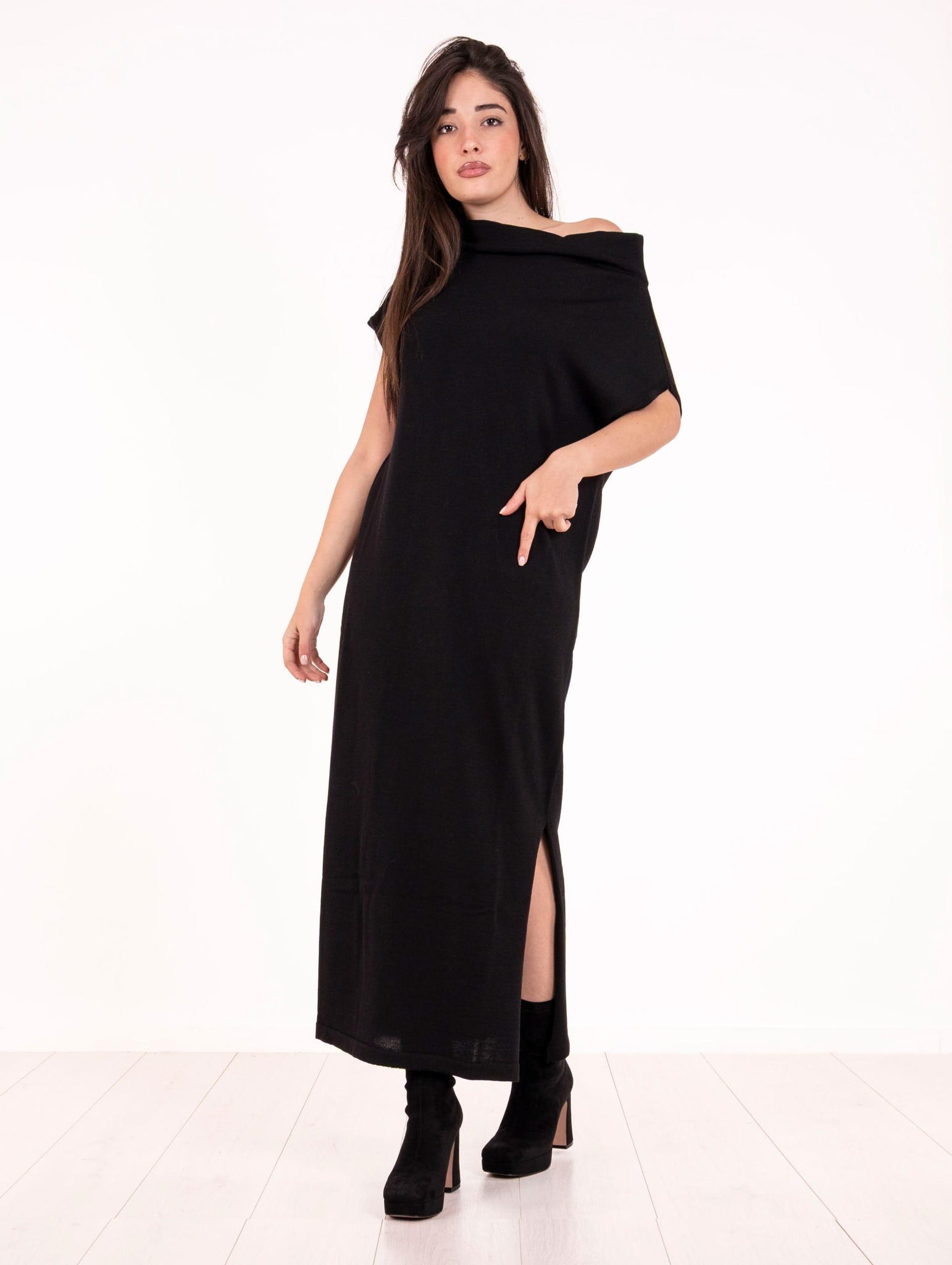 Abito Alpha Studio in Lana Merinos Extrafine Nero AD-4023O2002 Alpha Studio