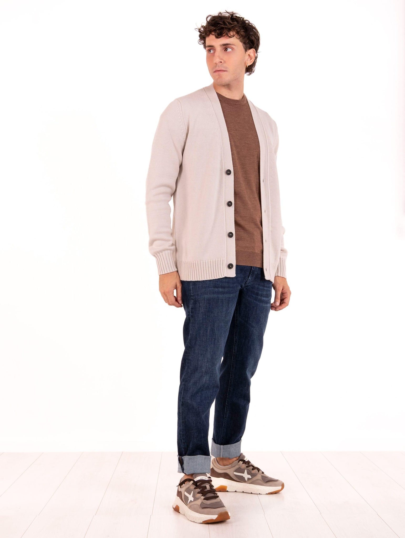 Cardigan Alpha Studio in Lana Merinos Stucco AU-3033E1017 Alpha Studio