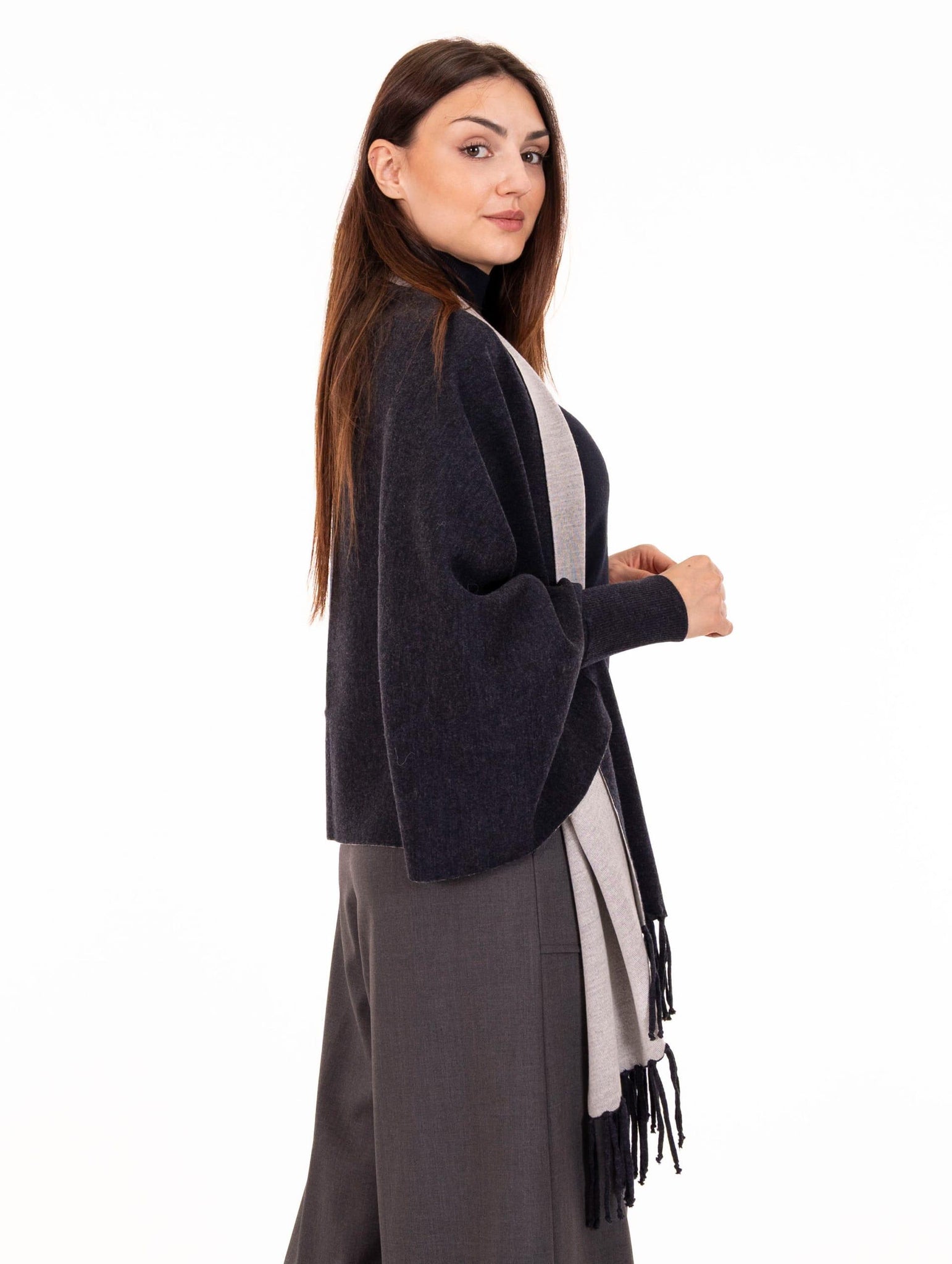 Mantella Alpha Studio con Frange in Pura Lana Antracite AD-4050S2004 Alpha Studio