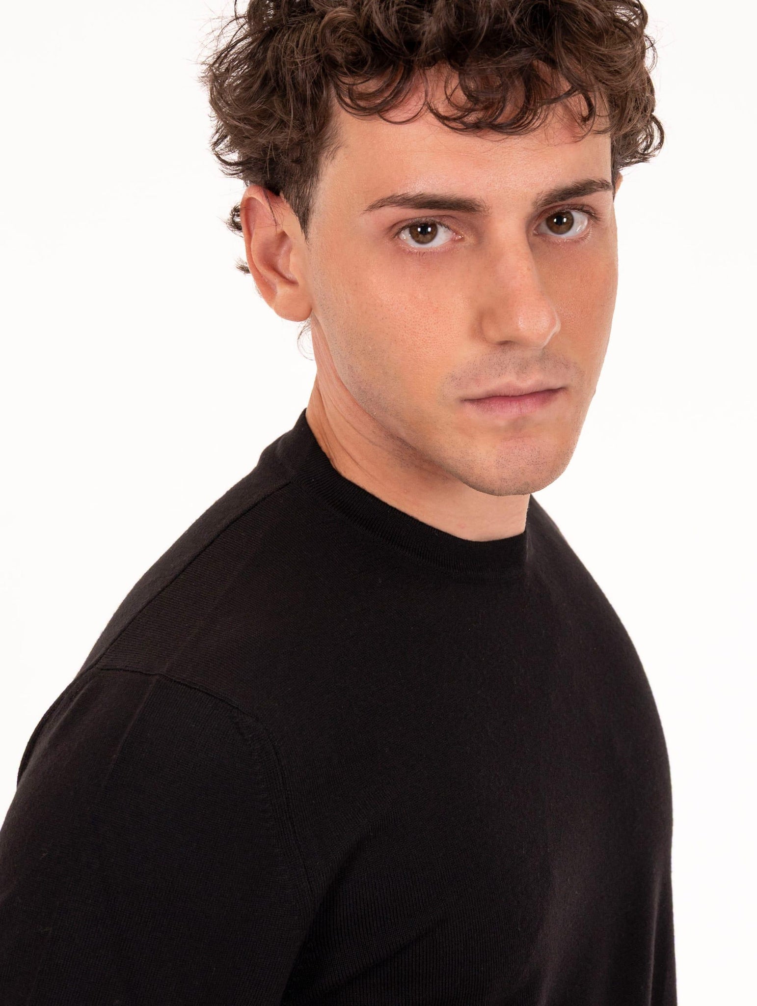 Maglia Girocollo Zanieri in Lana Merycash Fine Nero CG-GRU-21018010 Zanieri