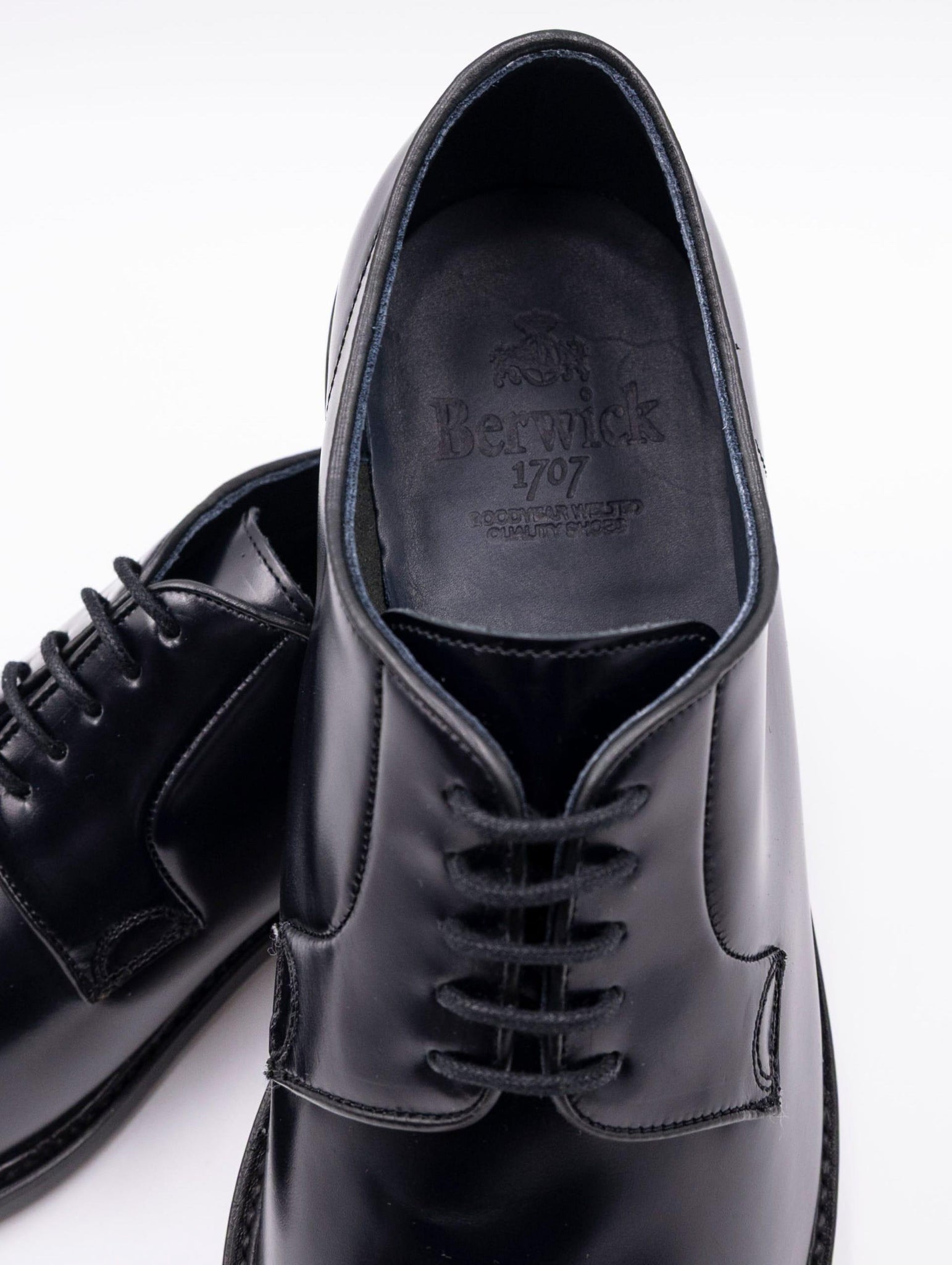 Stringata Berwick 1707 in Pelle Blu 5490HO223ANTIKAZUL Berwick 1707