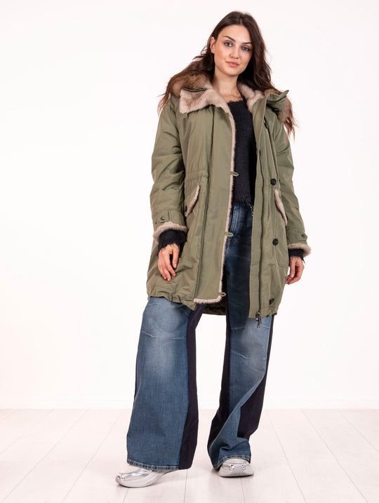 Parka Cerato Violanti mit Kapuze aus grünem Kunstpelz