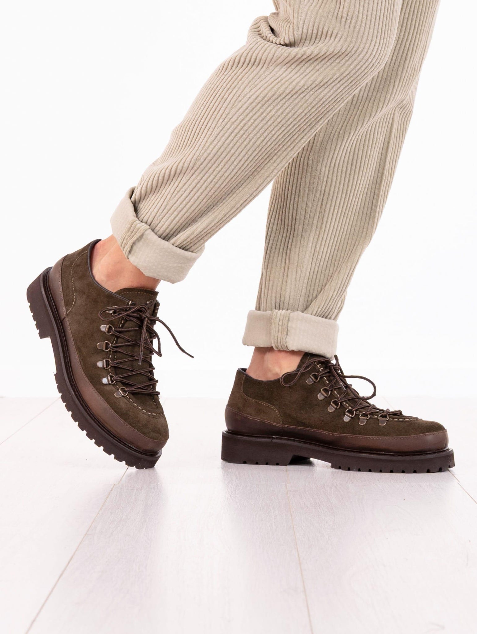 Stringata Merano Low Kjore Project in Suede Oliva MERANOSMELLOLIVE Kjore Project