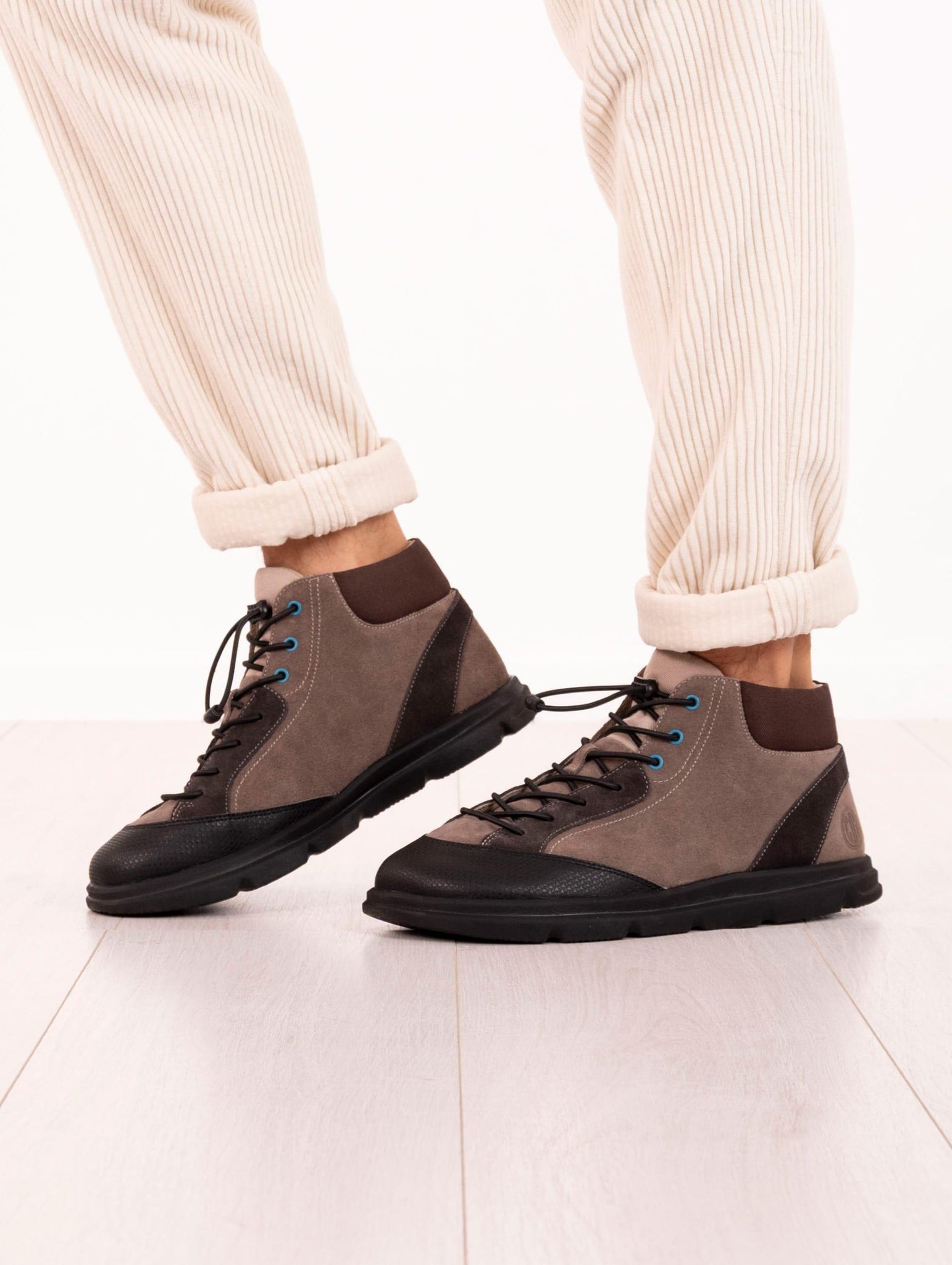 Beatles CNR in Suede Mud e Nero EASYLACESSUEDE/GUM CNR