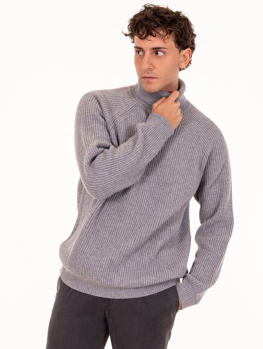 Alpha Studio Turtleneck in Wool and Cashmere Flannel