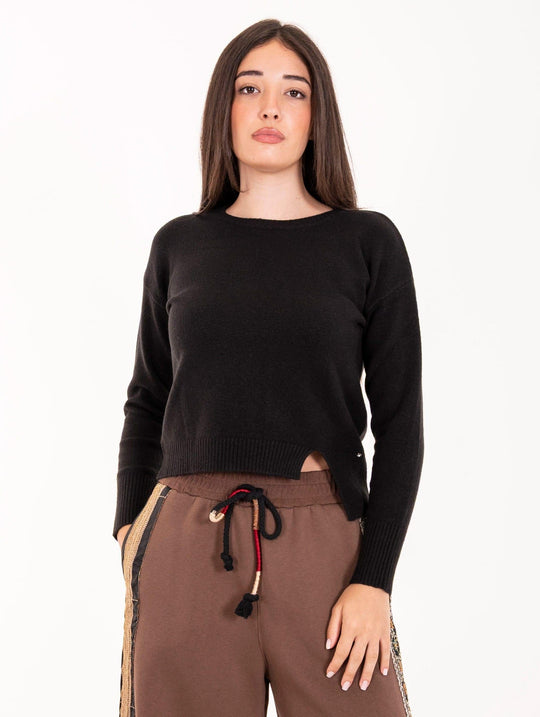 White Wise Crew Neck Sweater with Side Slit in Black Wool and Viscose