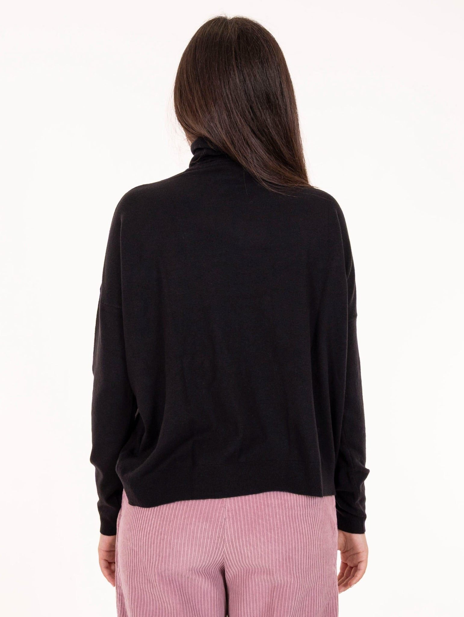 Maxi Maglia Dolcevita White Wise in Lana e Viscosa Nero