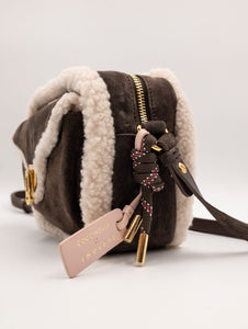 Mini Bag Coccinelle Beat in Camoscio ed Eco Shearling Testa di Moro