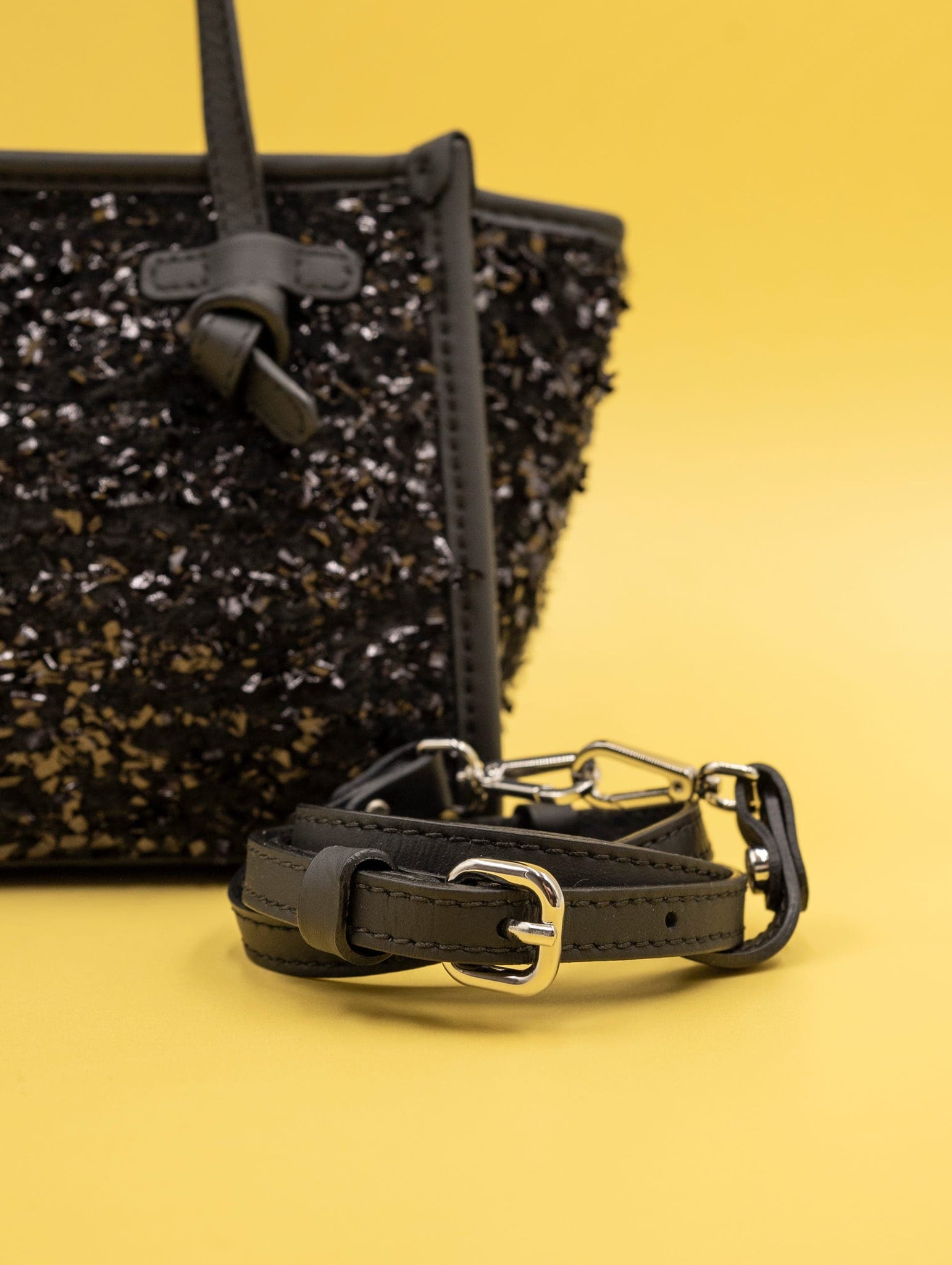 Mini Bag Miss Marcella Gianni Chiarini in Tessuto Bouclè e Lurex Nera