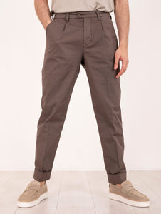 Pantalone Chino Re-Hash Santos in Cotone Fango