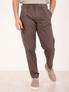 Pantalone Chino Re-Hash Santos in Cotone Fango