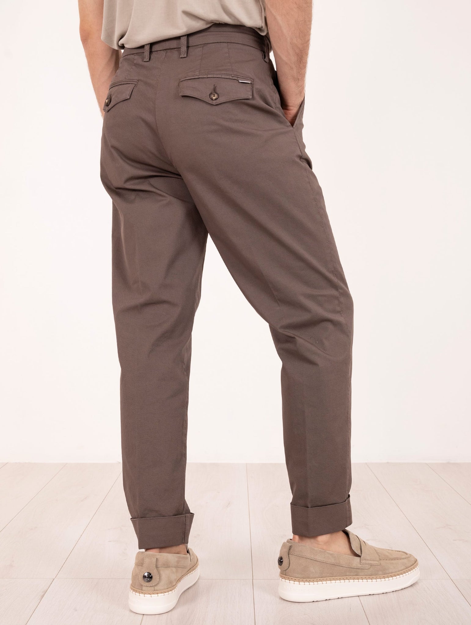 Pantalone Chino Re-Hash Santos in Cotone Fango