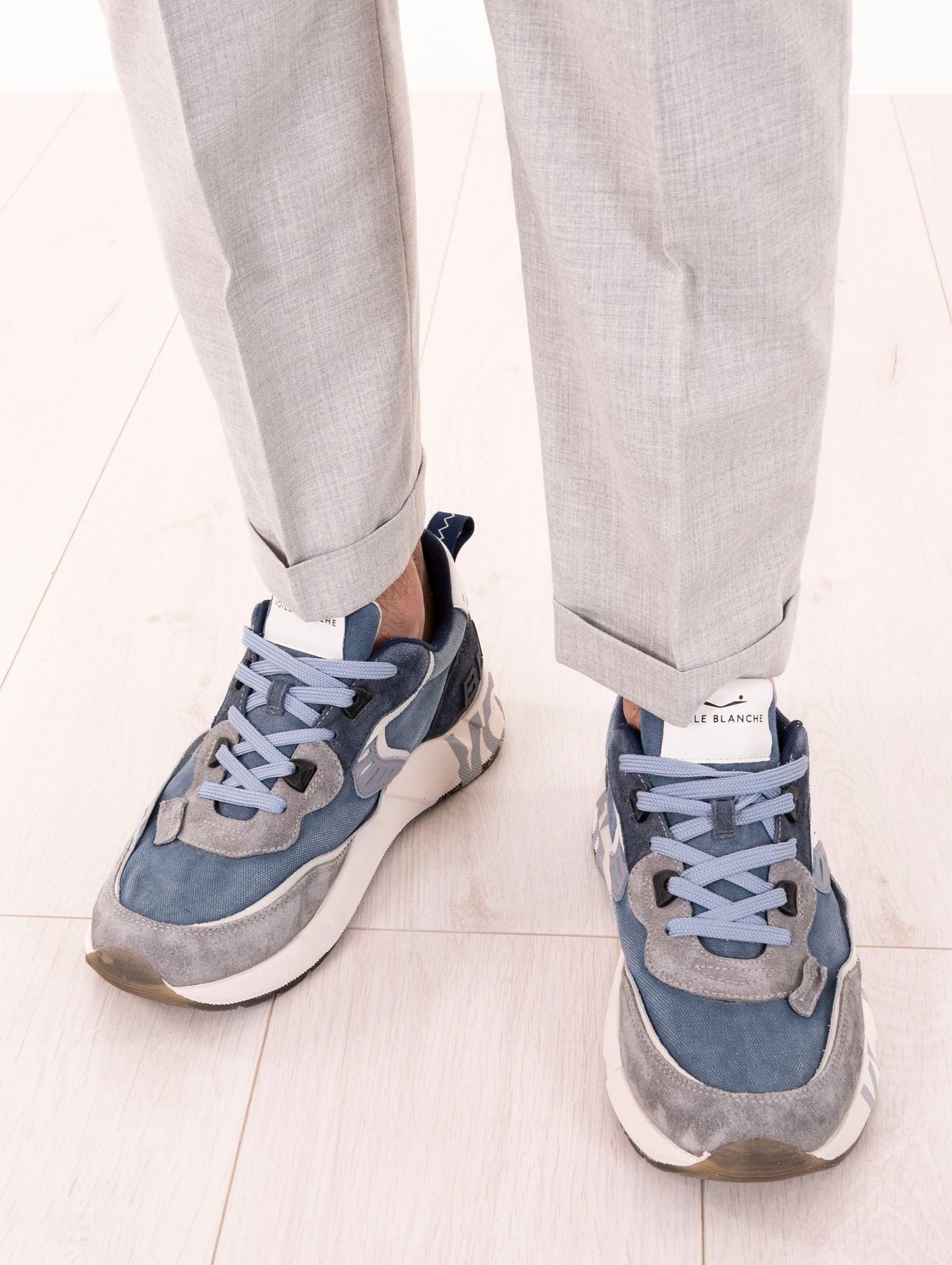 Pantalone Devore Effetto Lana in Tessuto Tecnico e Viscosa Grigio Chiaro