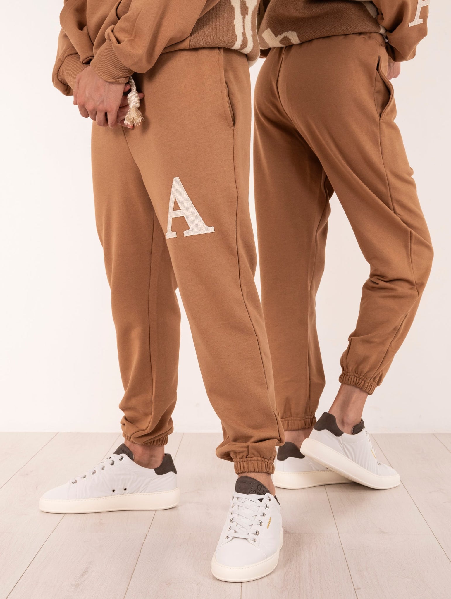 Pantalone Tuta Apxx Essentiel Al Ain in Cotone Cammello